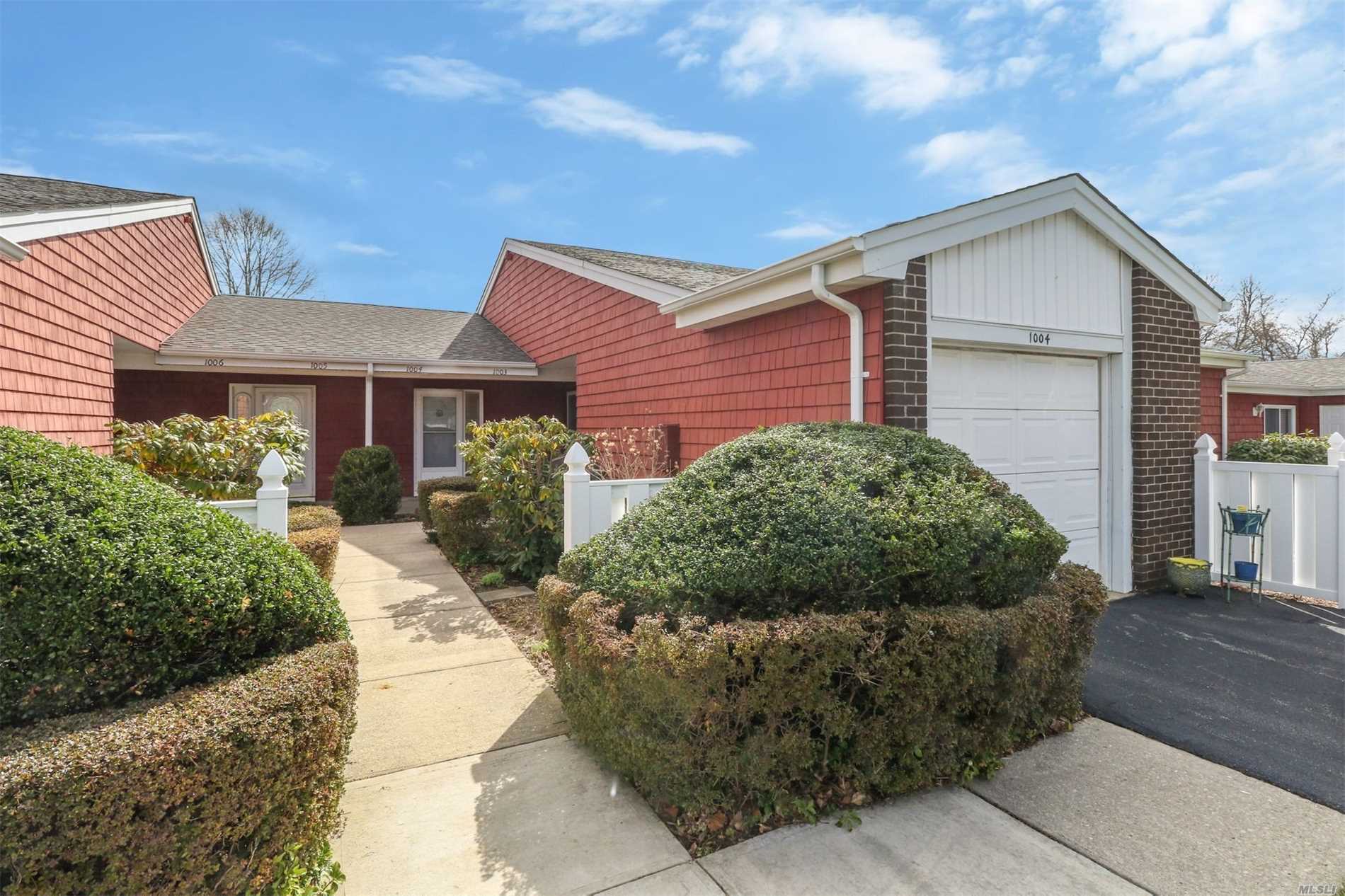 #1 photo, 1004 Drew Court, 롱 아일랜드 Saint James , NY 11780