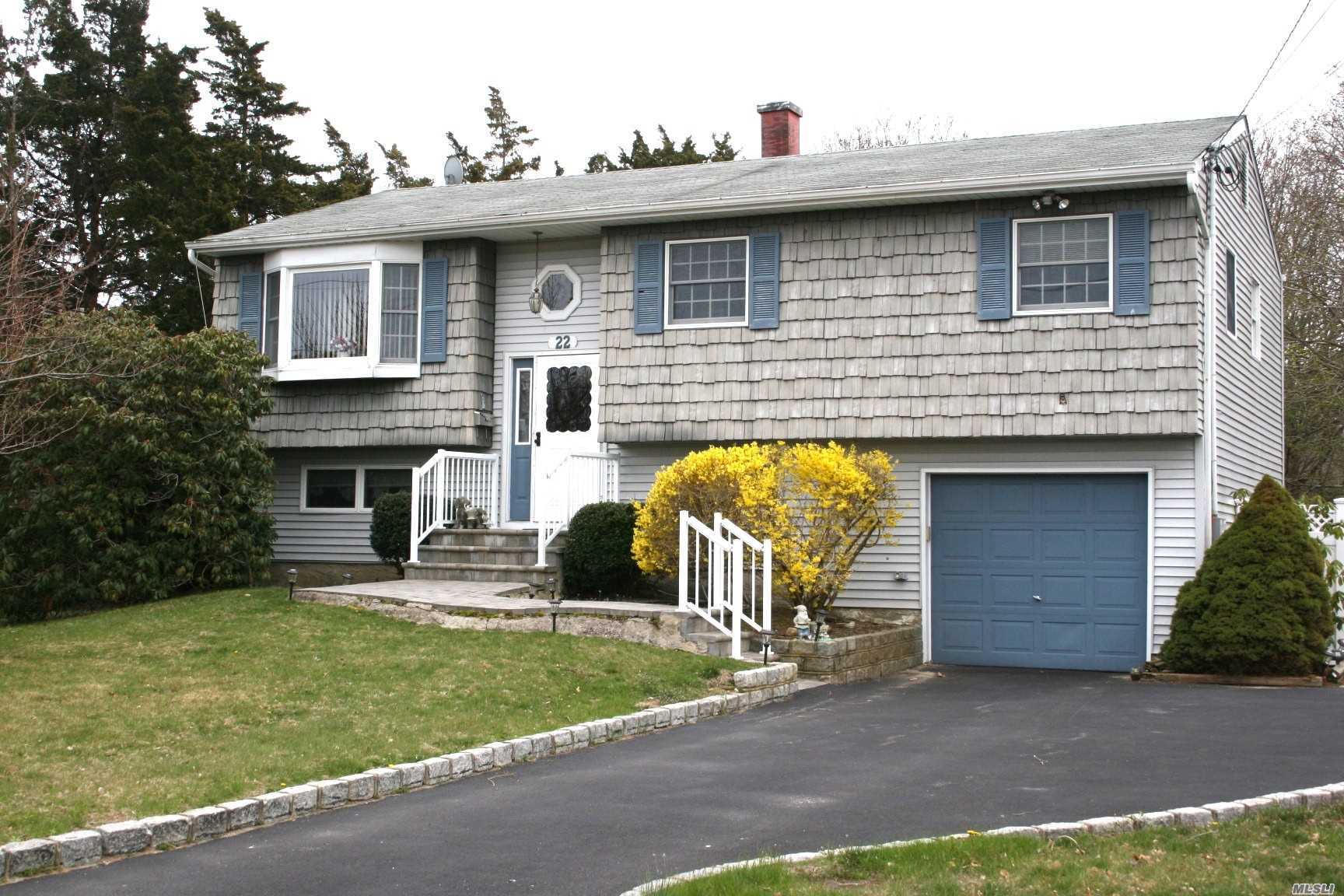 #1 photo, 22 Andrea Lane, מחוז סאפוק W. Sayville , NY 11796