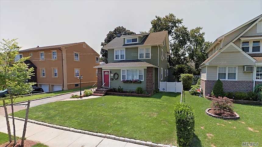 #1 photo, 78 Oakland Avenue, Lynbrook , NY 11563