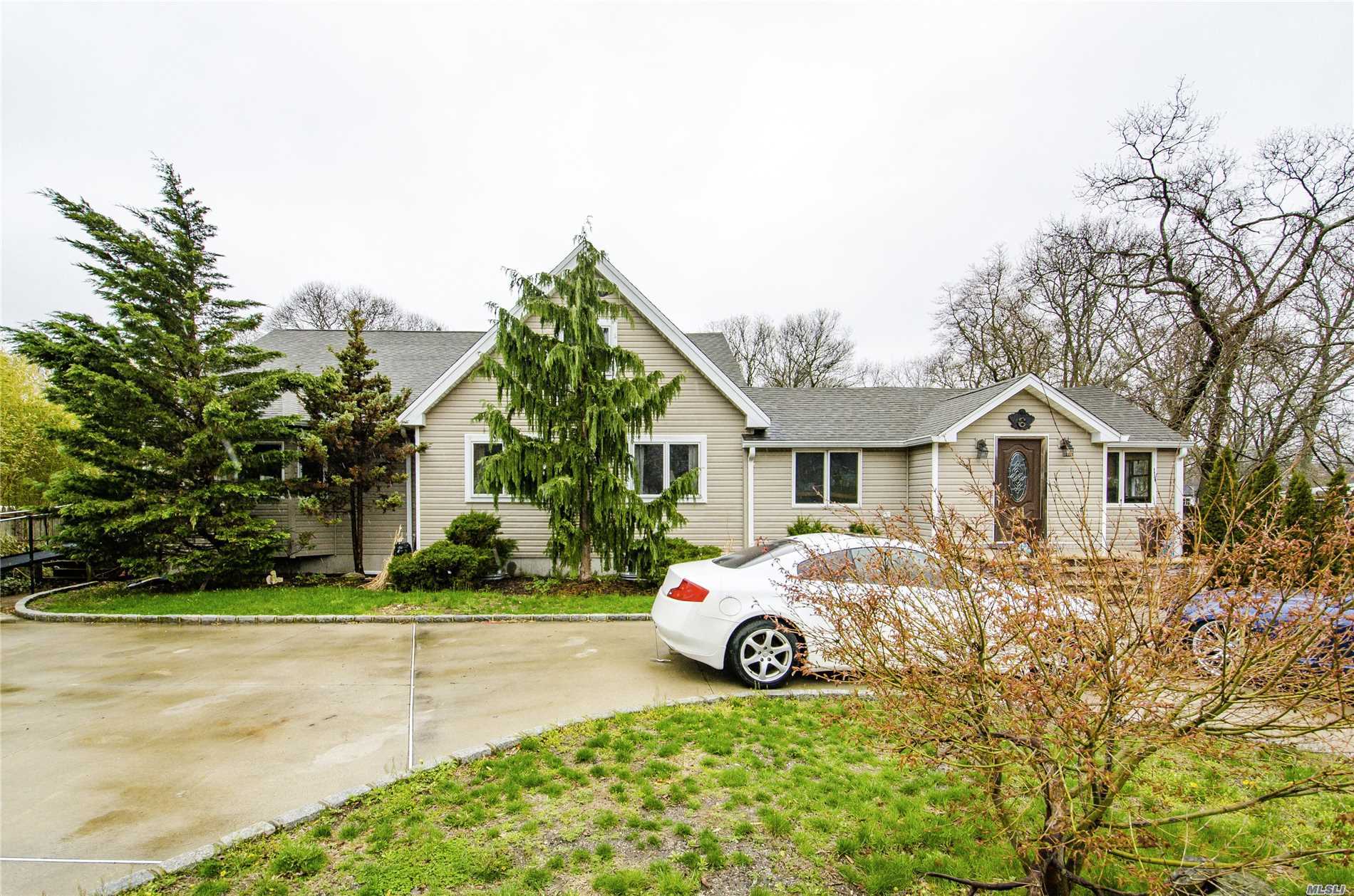#1 photo, 6 Daisy Place, Selden , NY 11784