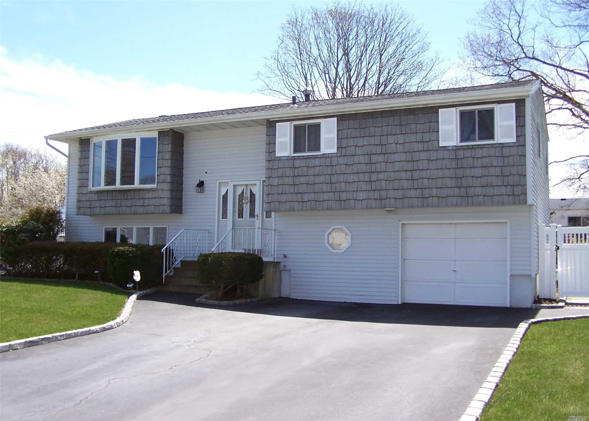 #1 photo, 184 Bergen Street, サフォーク郡 Port Jefferson Station , NY 11776