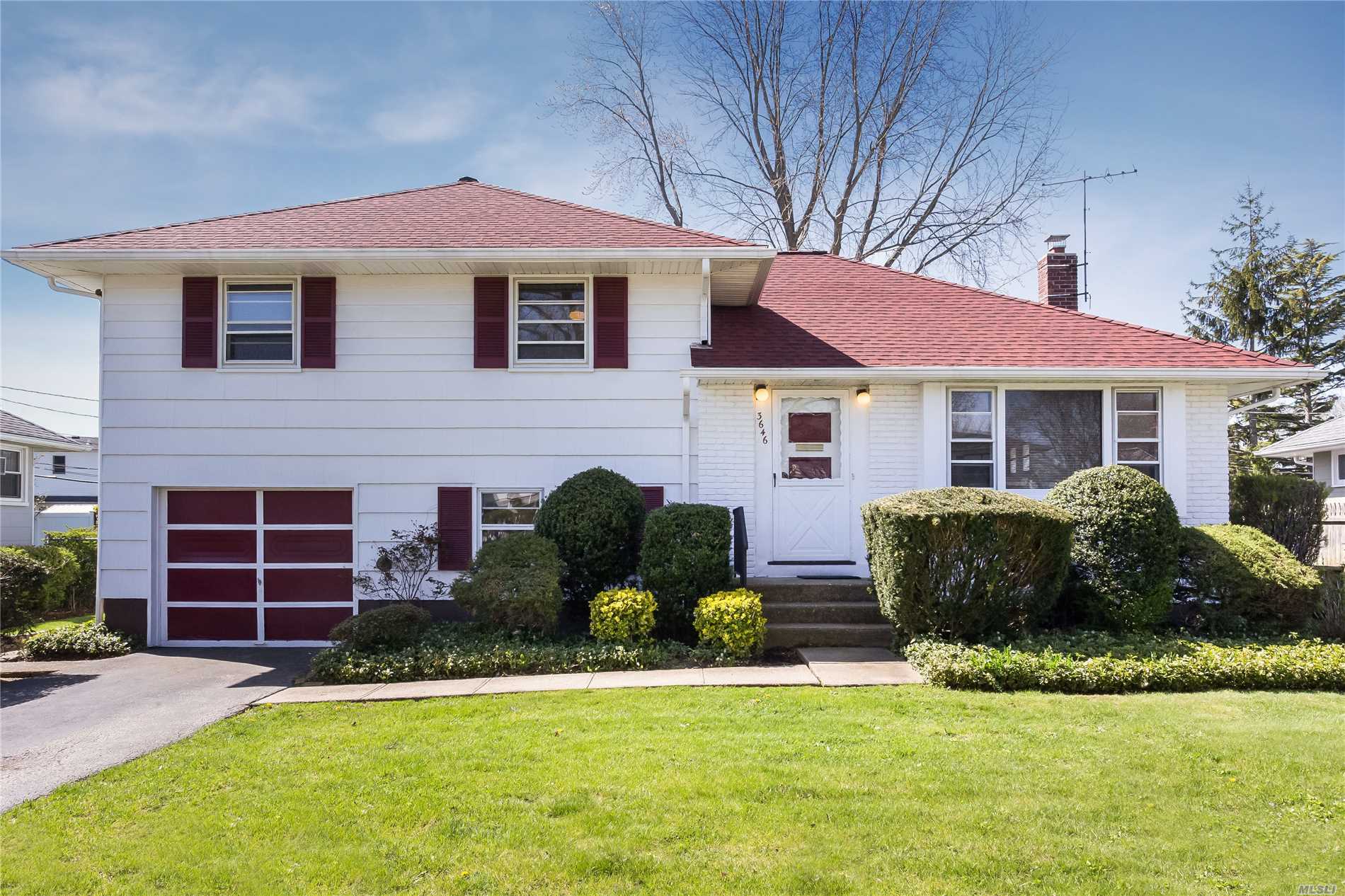 #1 photo, 3646 Woodbridge Lane, Wantagh , NY 11793