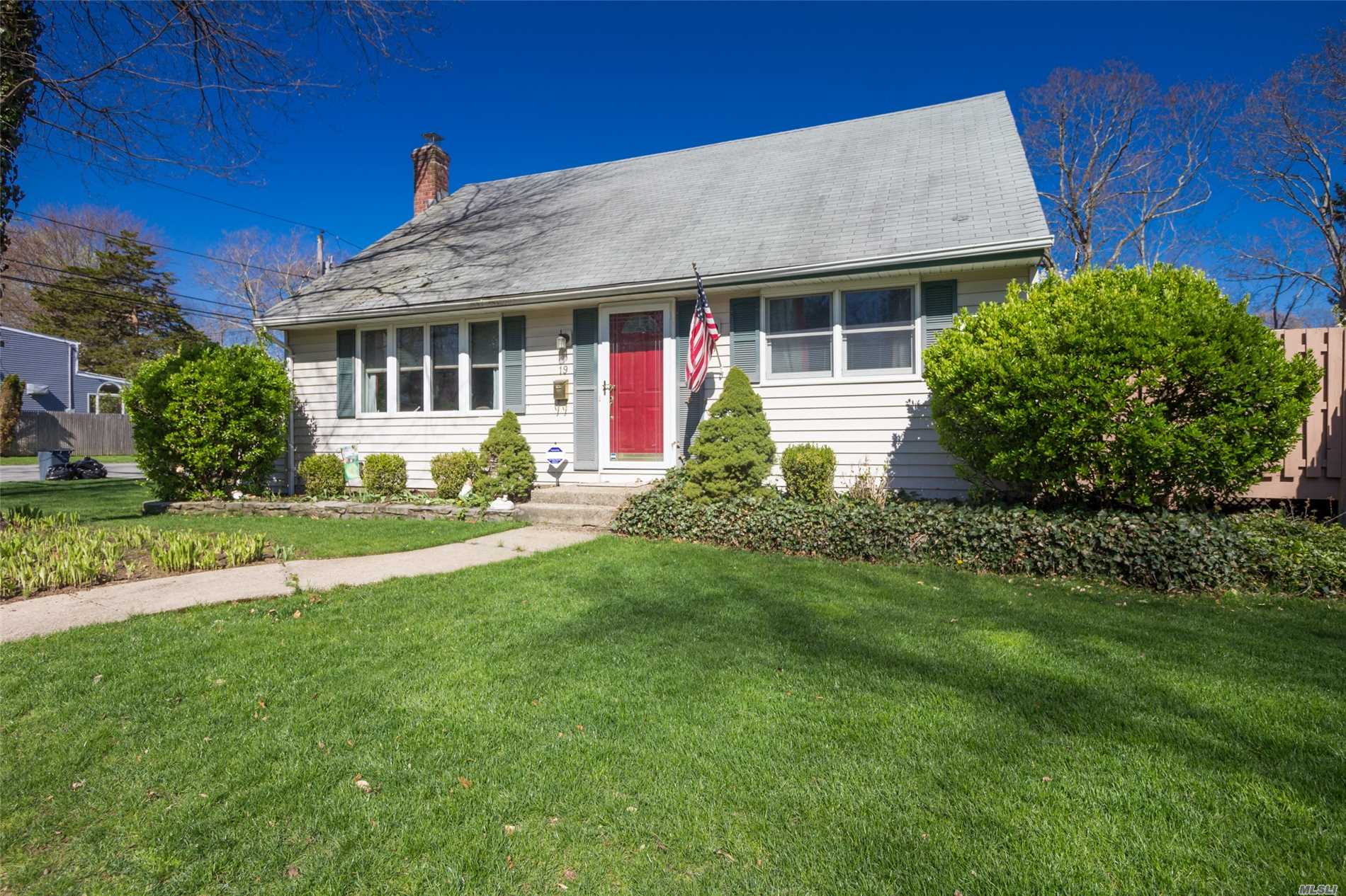 #1 photo, 19 Roosevelt Avenue, East Northport , NY 11731