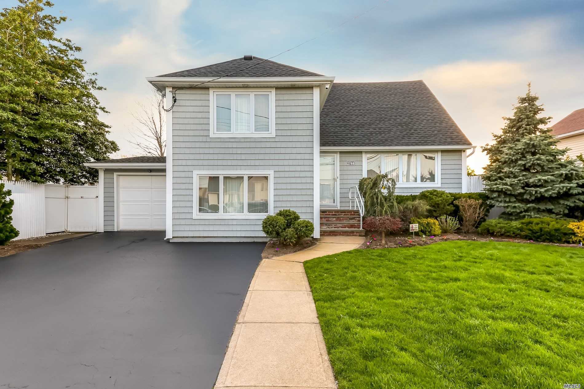 #1 photo, 2744 Colonial Avenue, Merrick , NY 11566