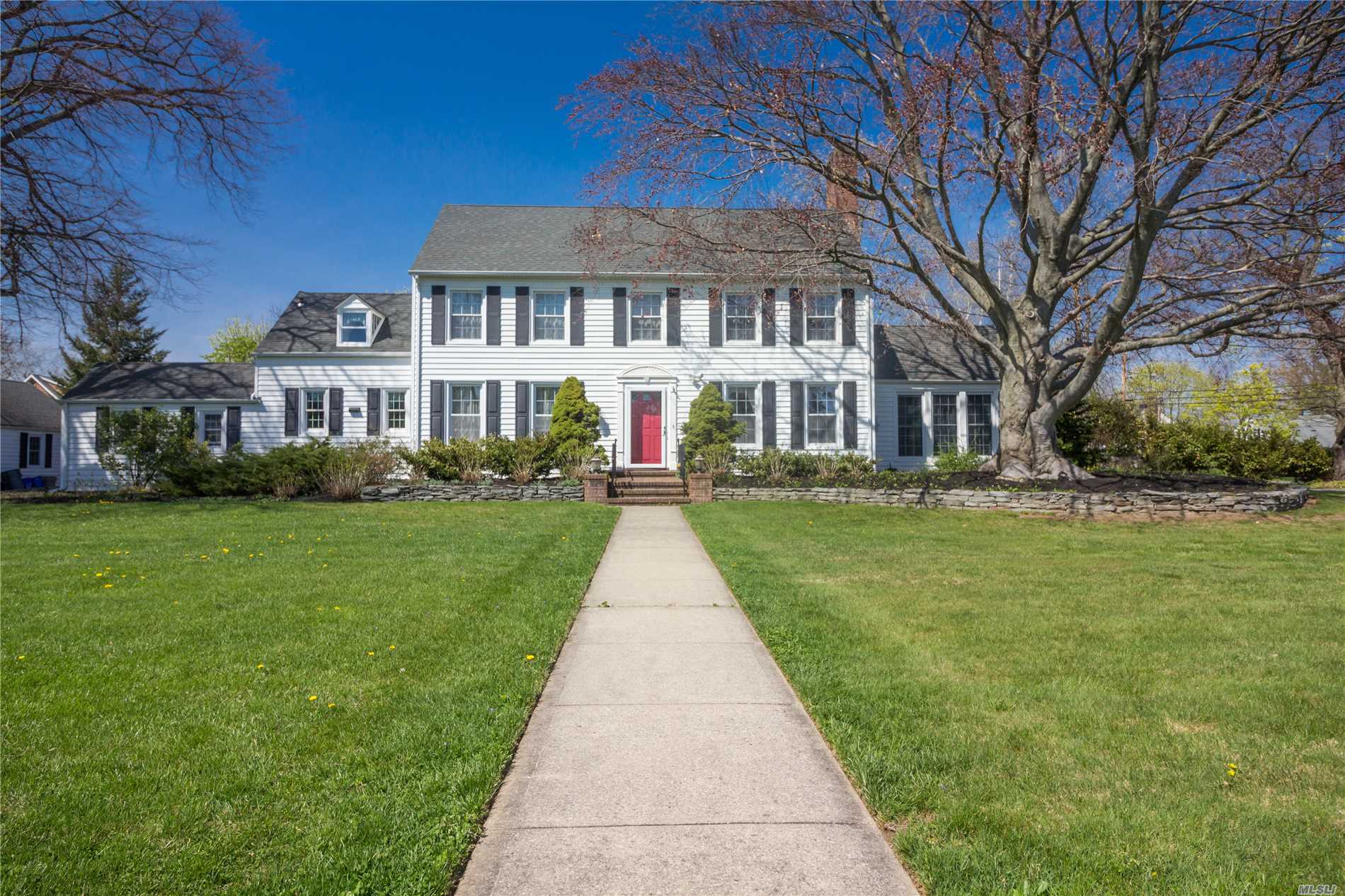 #1 photo, 9 S Ireland Place, サフォーク郡 Amityville , NY 11701