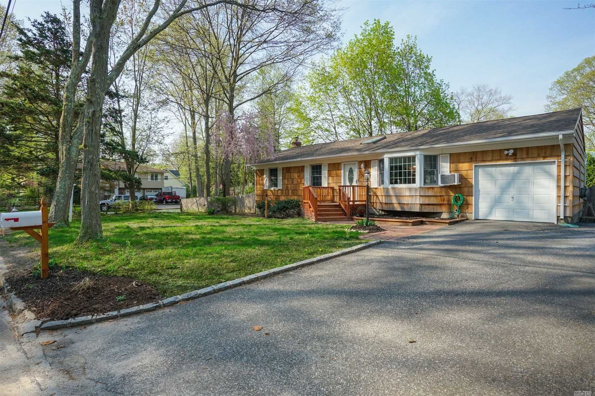 #1 photo, 37 Woodland Drive, サフォーク郡 Kings Park , NY 11754