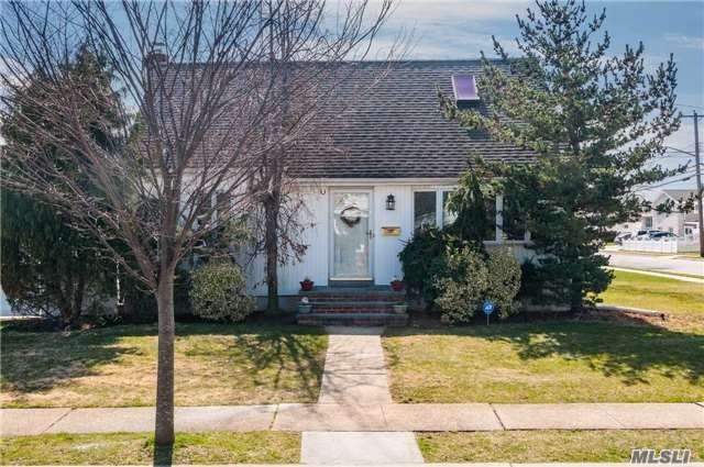 #1 photo, 2 Marion Street, ناسو Hicksville , NY 11801