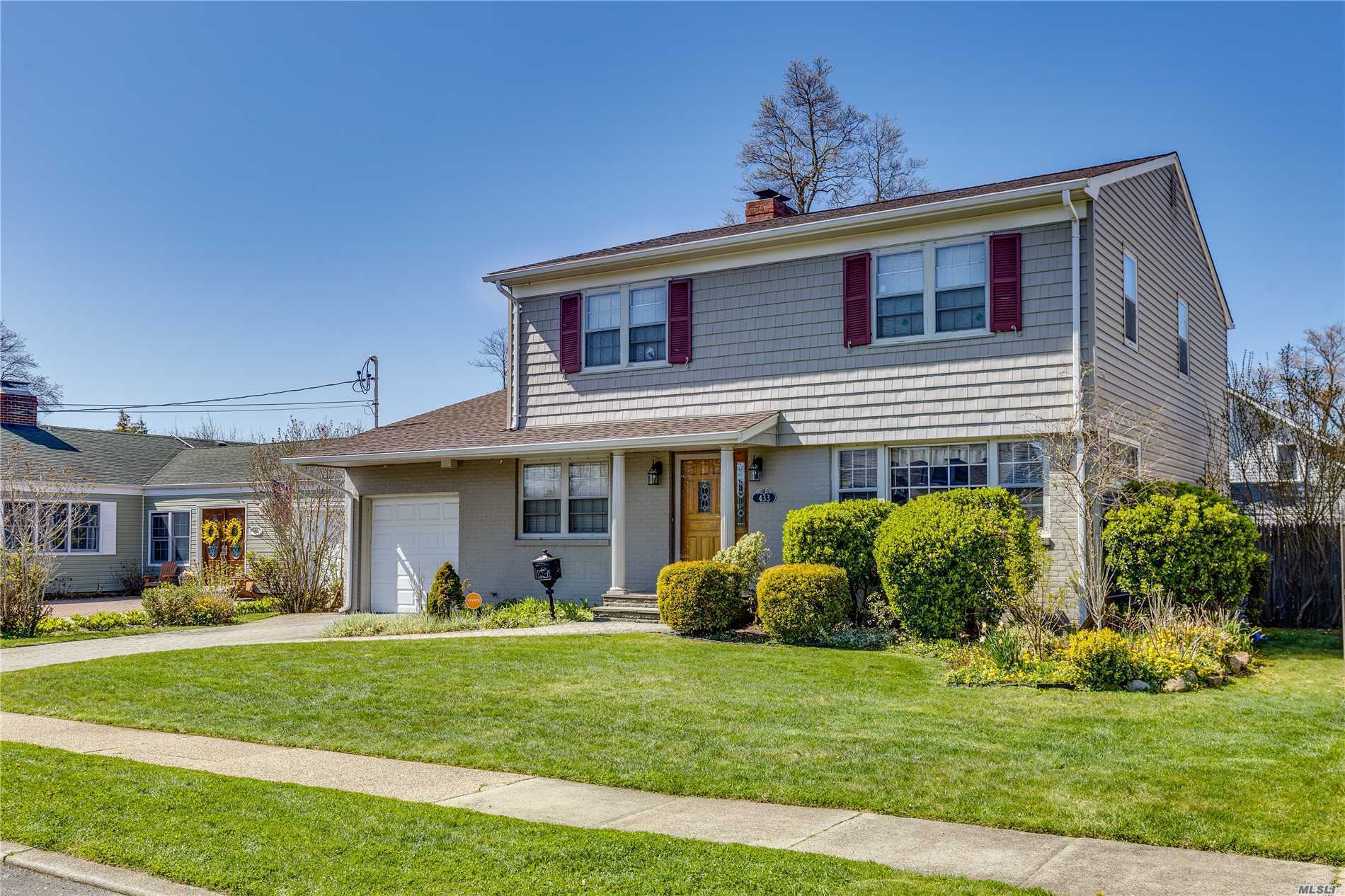 #1 photo, 433 2nd Street, Lindenhurst , NY 11757