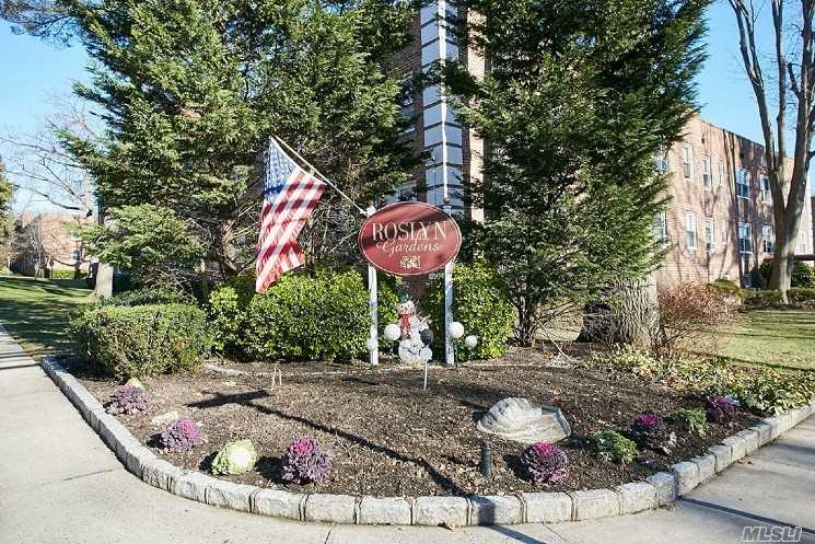 #1 photo, 27 Edwards Street, Roslyn Heights , NY 11577