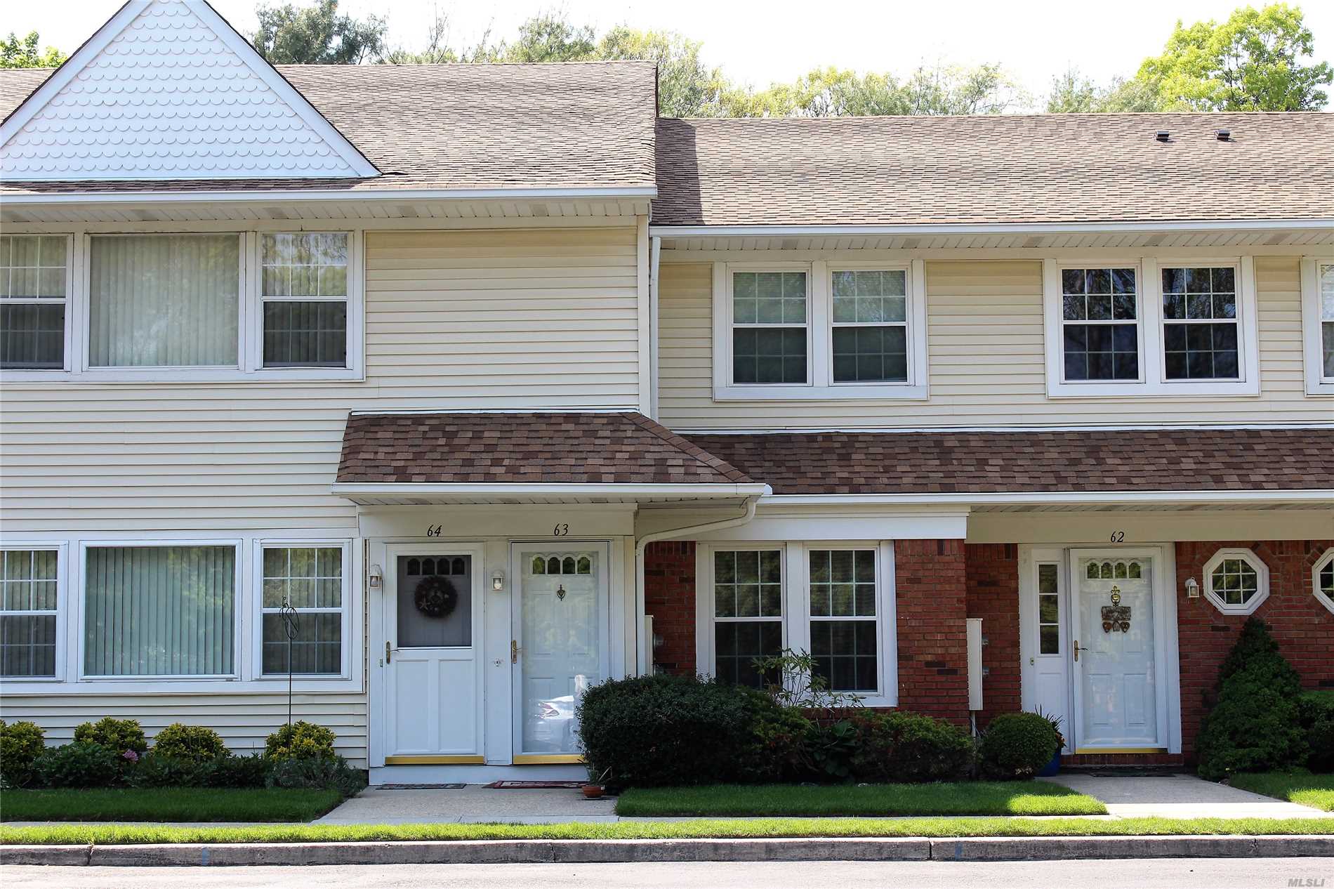 #1 photo, 63 Gazebo Lane, 롱 아일랜드 Holtsville , NY 11742