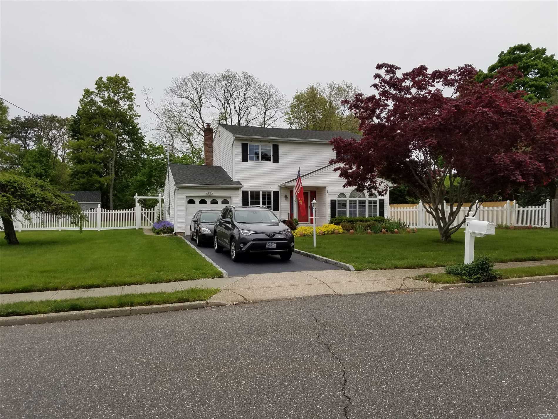 #1 photo, 7 Village Lane, سوفولك Bohemia , NY 11716