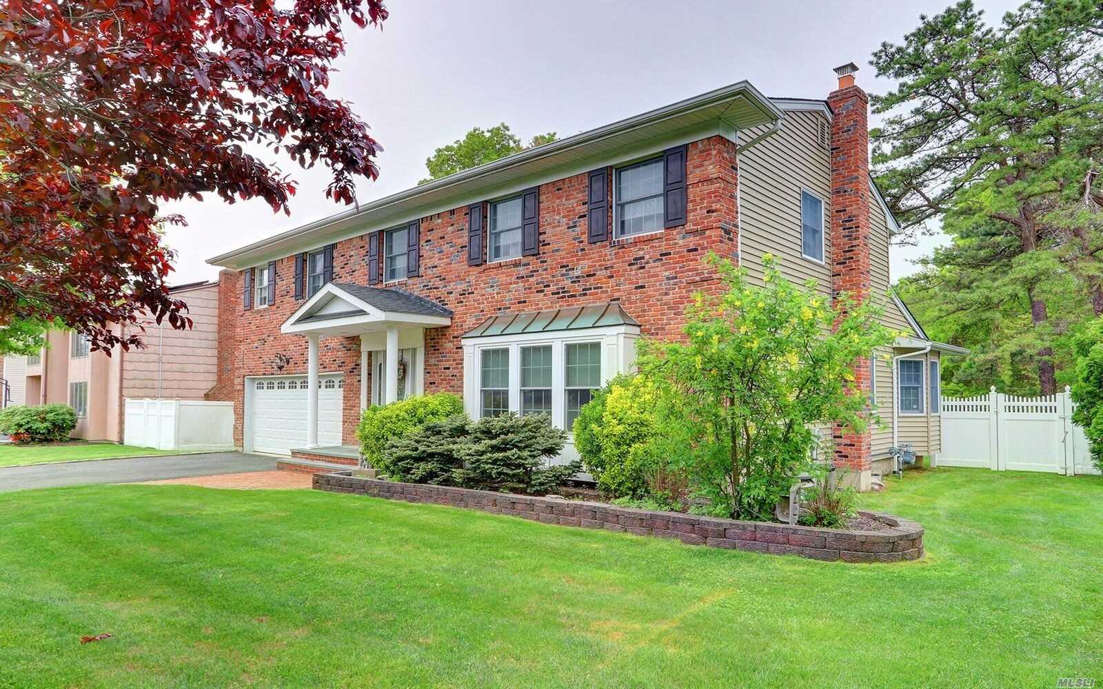 #1 photo, 33 Townline Court, سوفولك Hauppauge , NY 11788