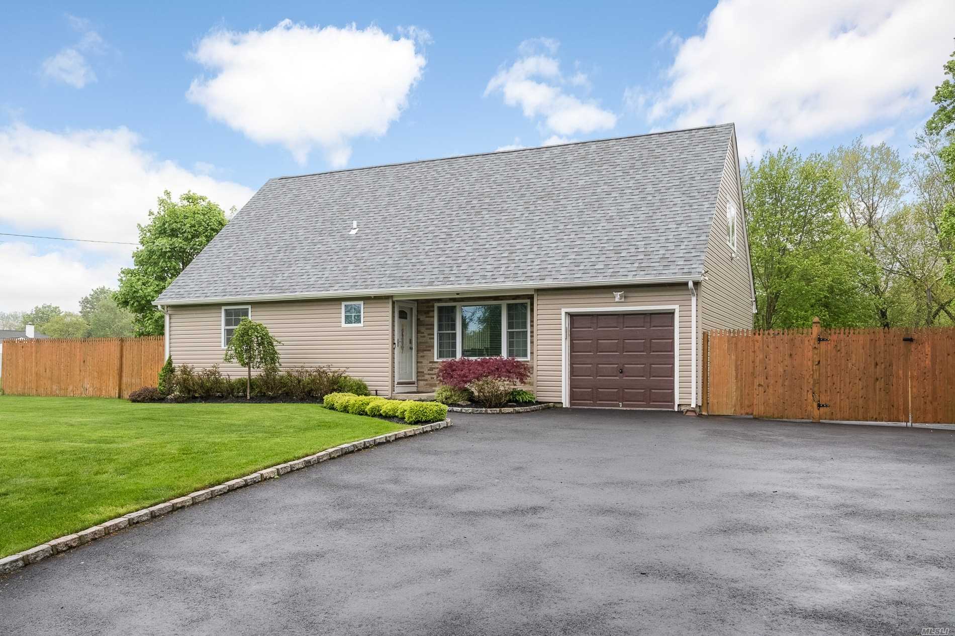 #1 photo, 240 Patchogue Avenue, East Patchogue , NY 11772