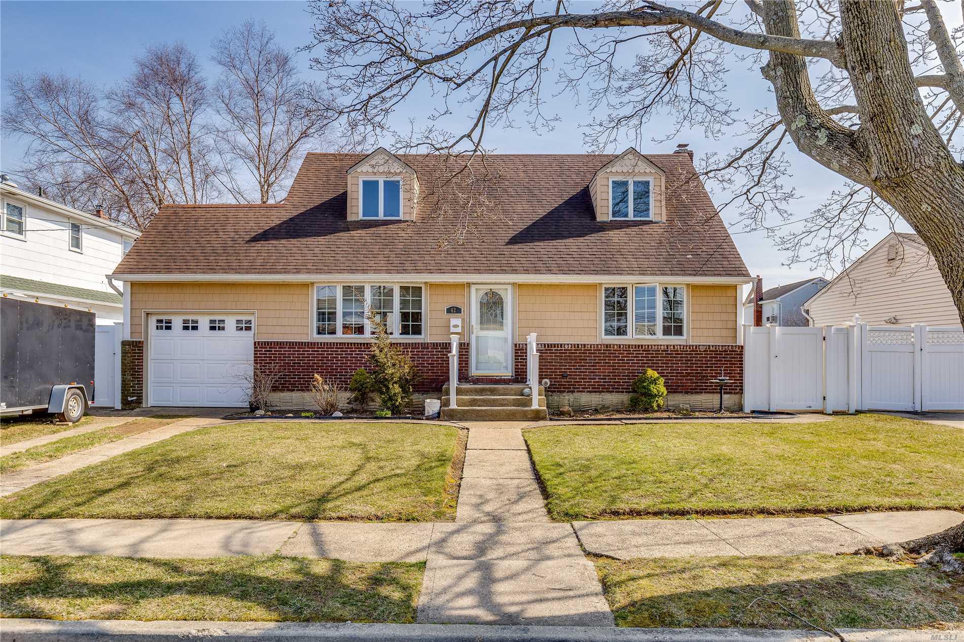 #1 photo, 42 Lambert Avenue, Farmingdale , NY 11735