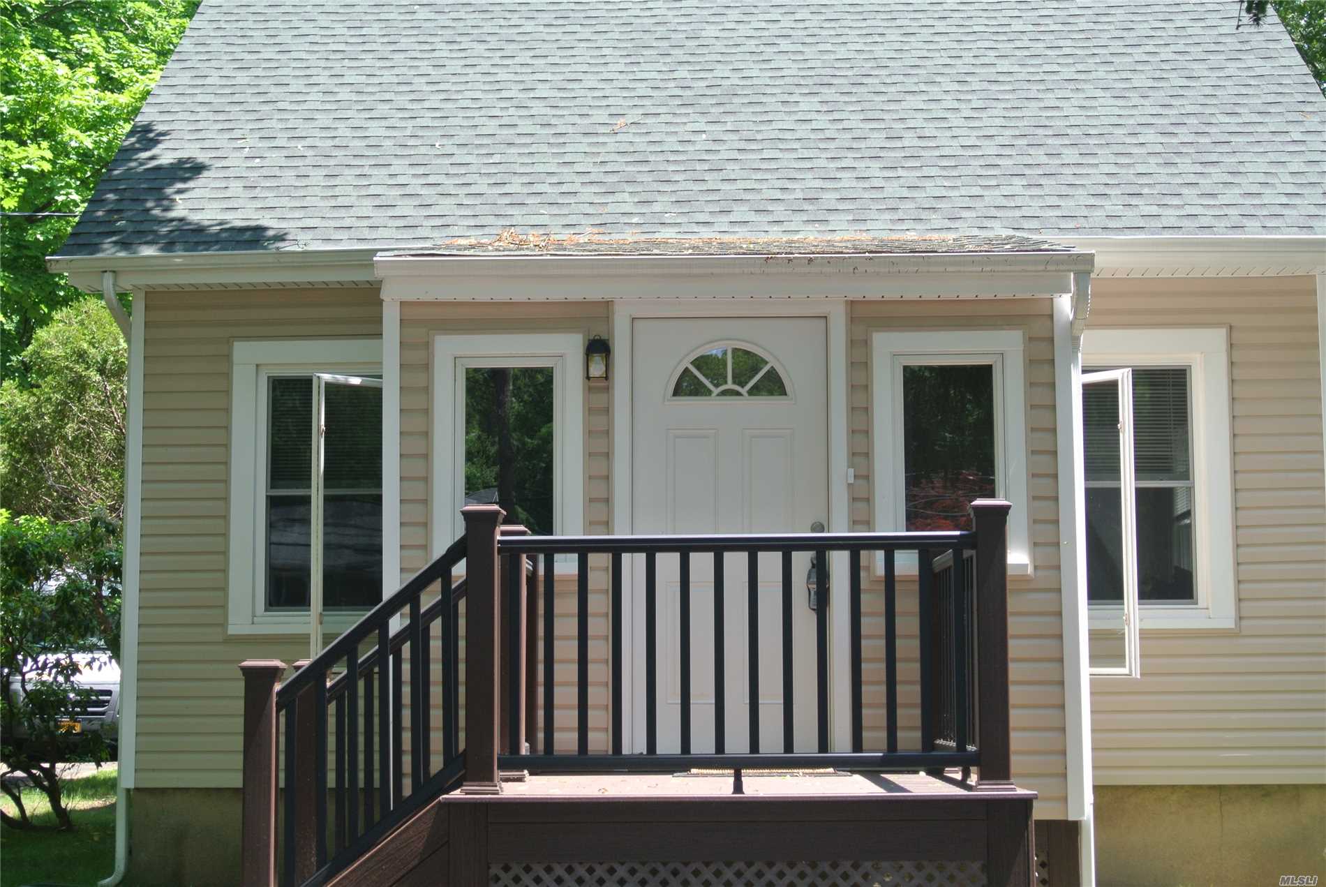 #1 photo, 16 Stratford Avenue, سوفولك Greenlawn , NY 11740