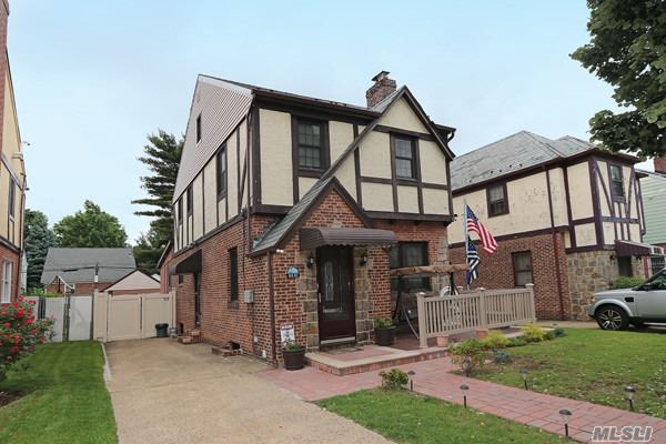 #1 photo, 89-81 221st Street, क्वीन्स गाँव Queens Village , NY 11427