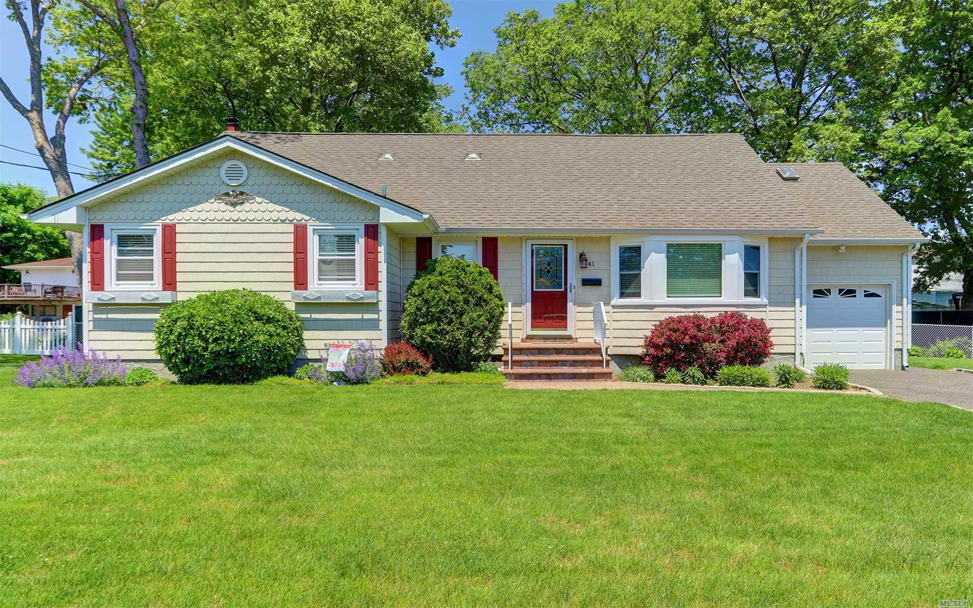 #1 photo, 41 Gleeland Street, 東長島 鹿园 Deer Park , NY 11729