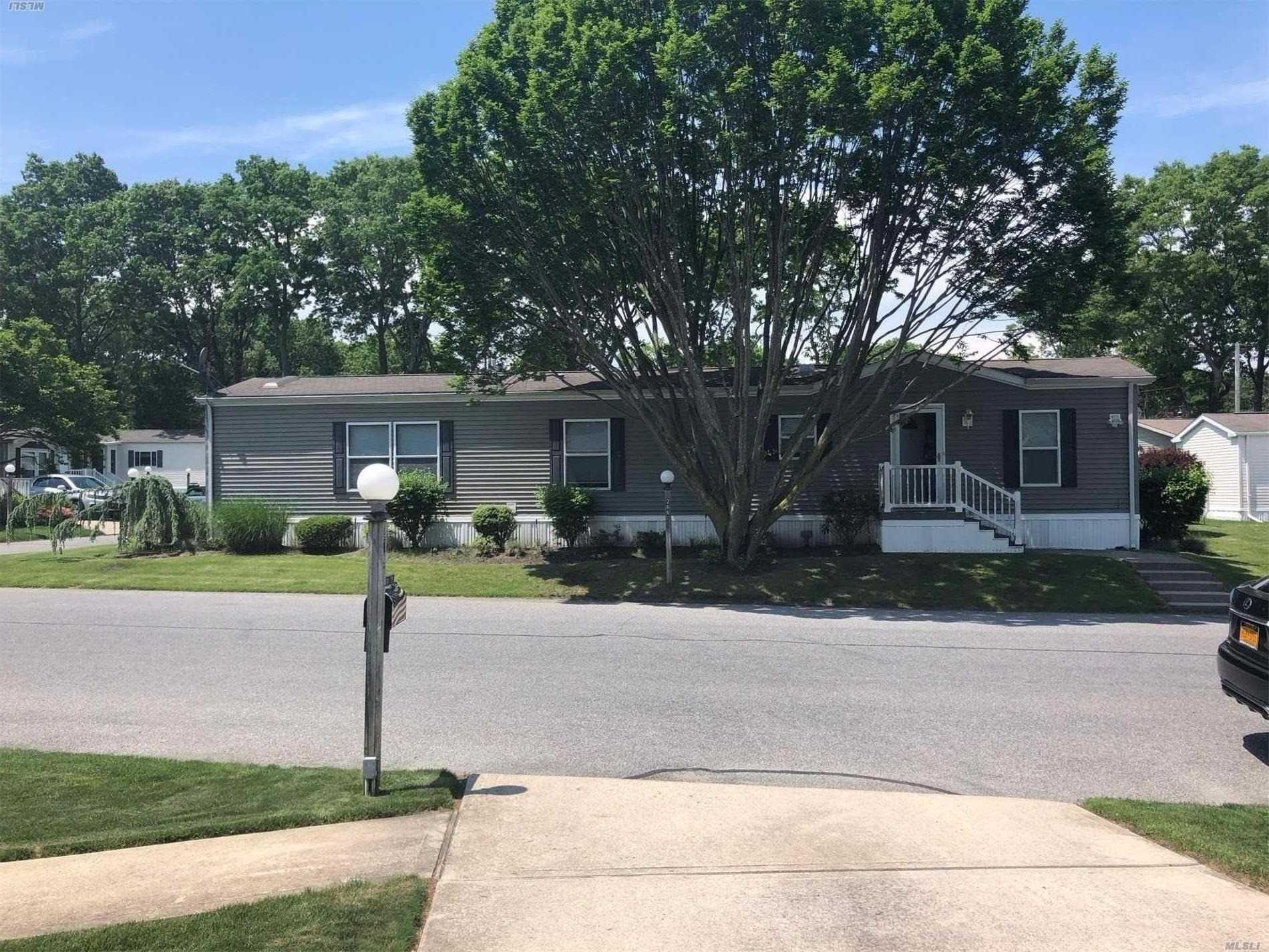 #1 photo, 1661-266 Old Country Road, Riverhead , NY 11901