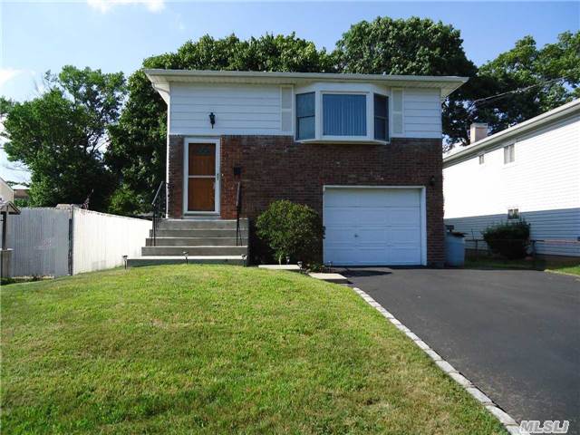 #1 photo, 833 Bermuda Road, West Babylon , NY 11704