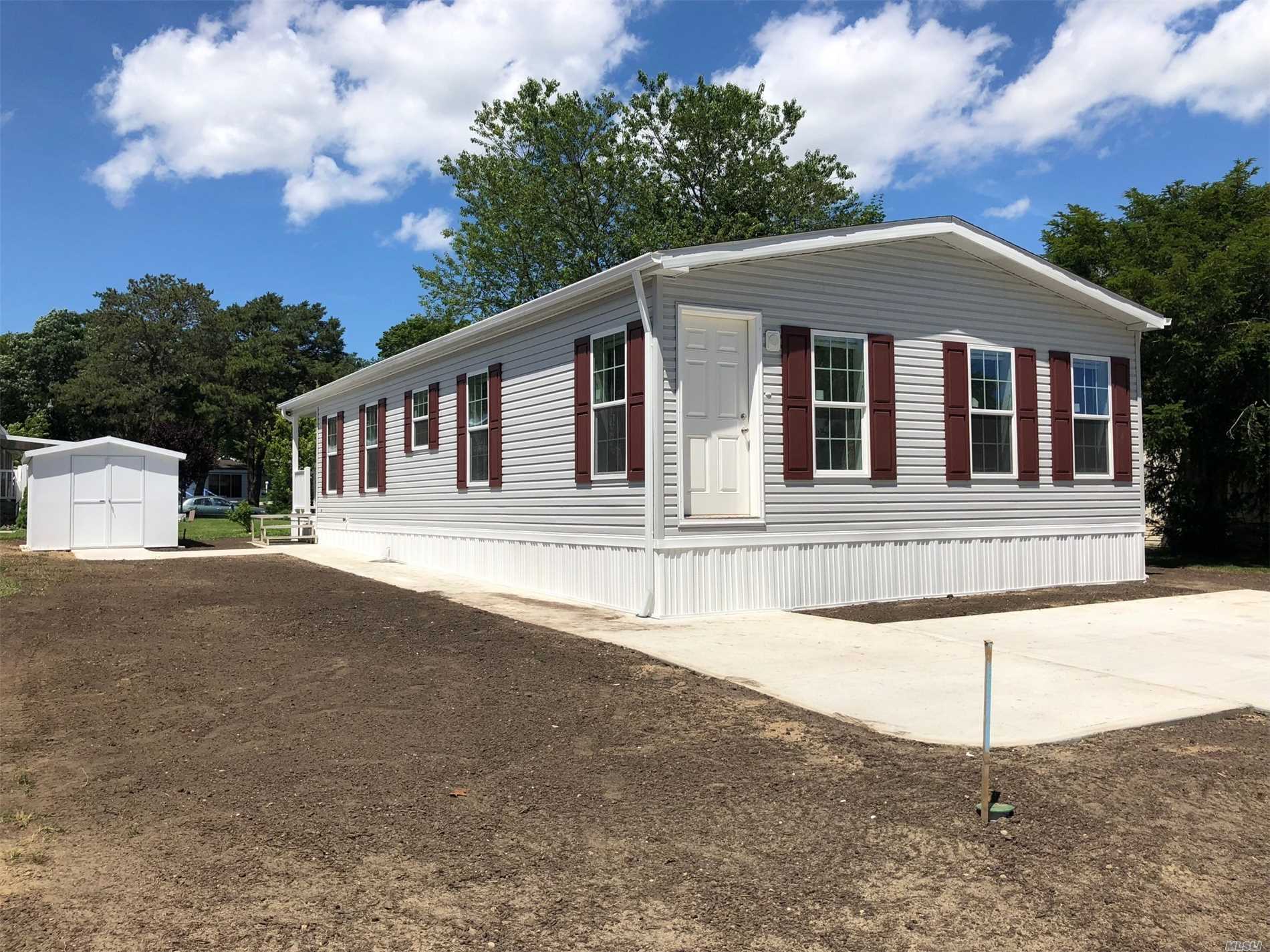 #1 photo, 1661-348 Old Country Road, Riverhead , NY 11901