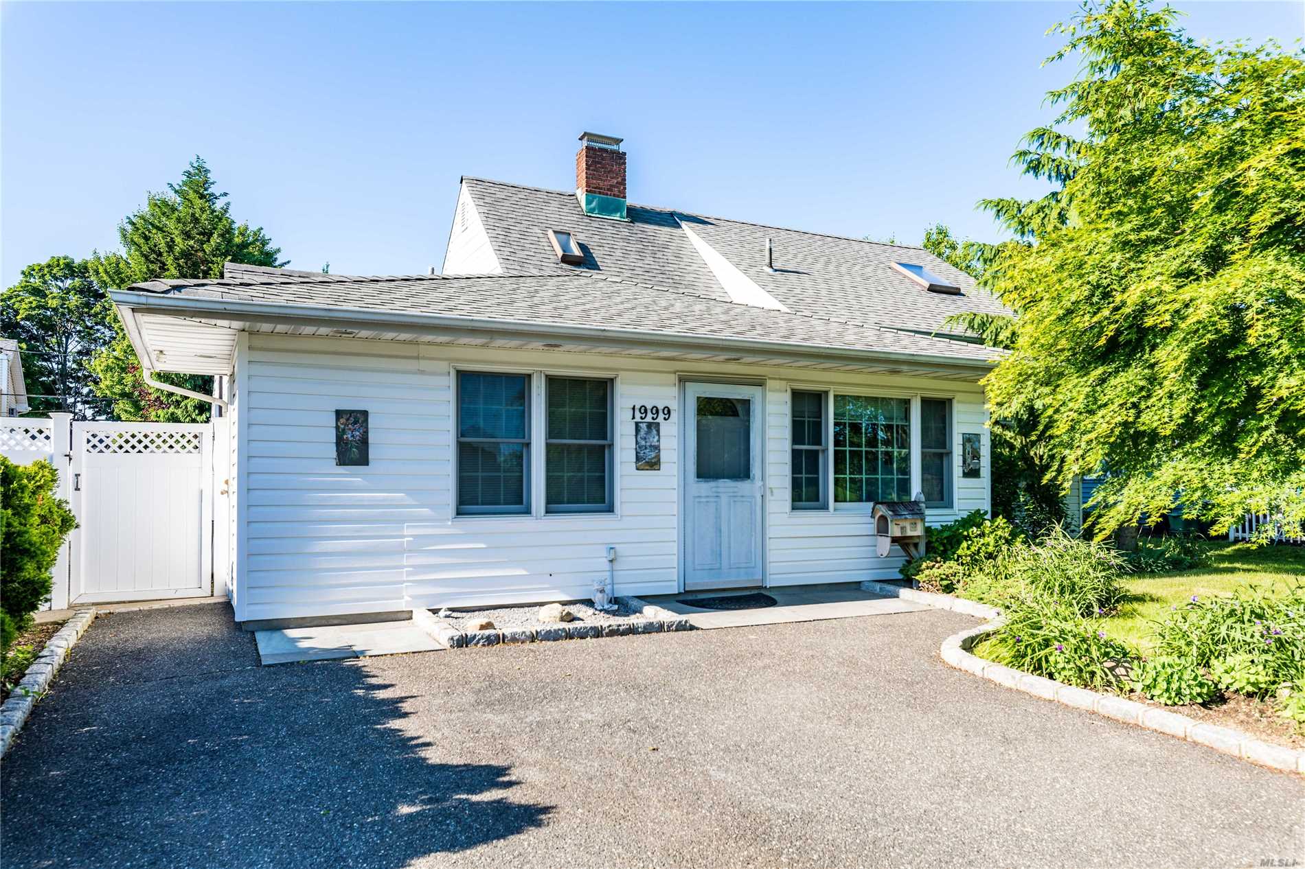 #1 photo, 1999 Salisbury Park Drive, Westbury , NY 11590