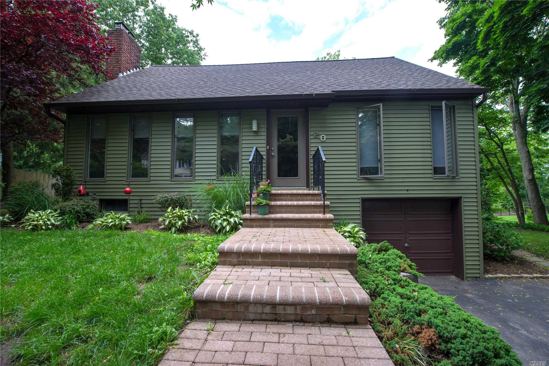 #1 photo, 20 Ridgefield Road, Centerport , NY 11721