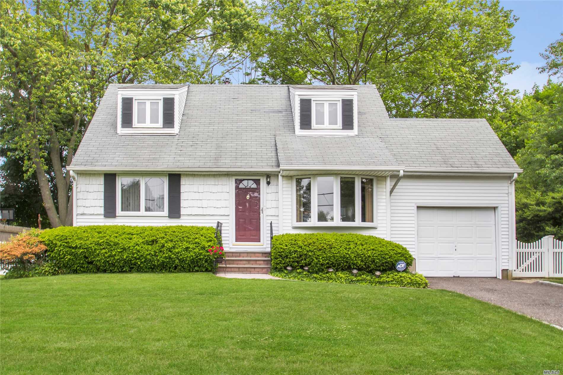 #1 photo, 5 Marlboro Drive, Саффолк ‖ Port Jefferson Station , NY 11776