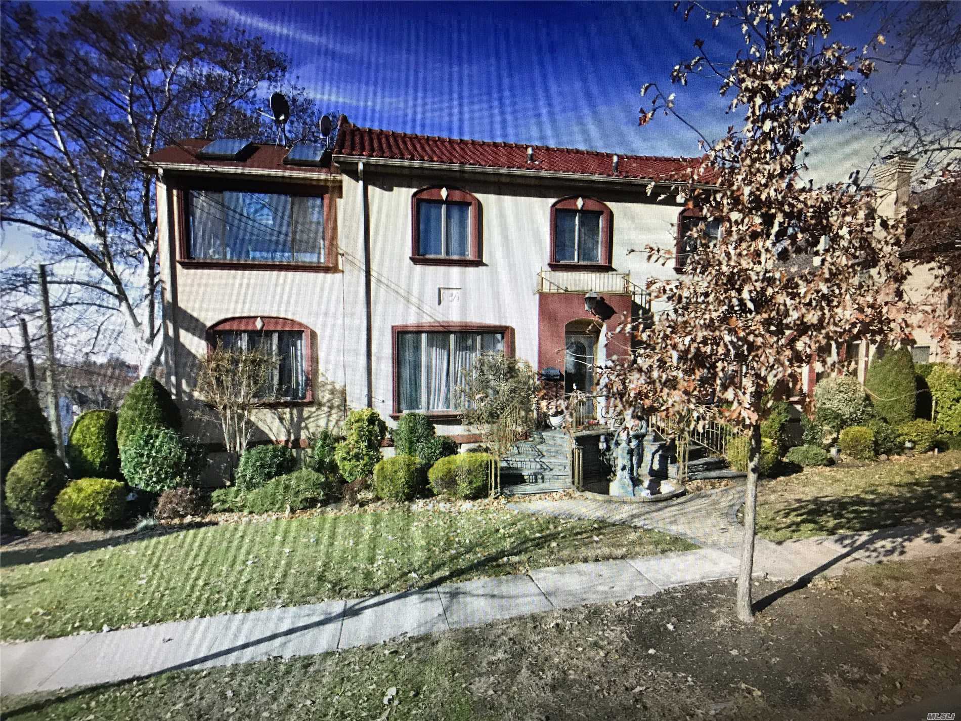 #1 photo, 9-18 157th Street, व्हाइटस्टोन Whitestone , NY 11357