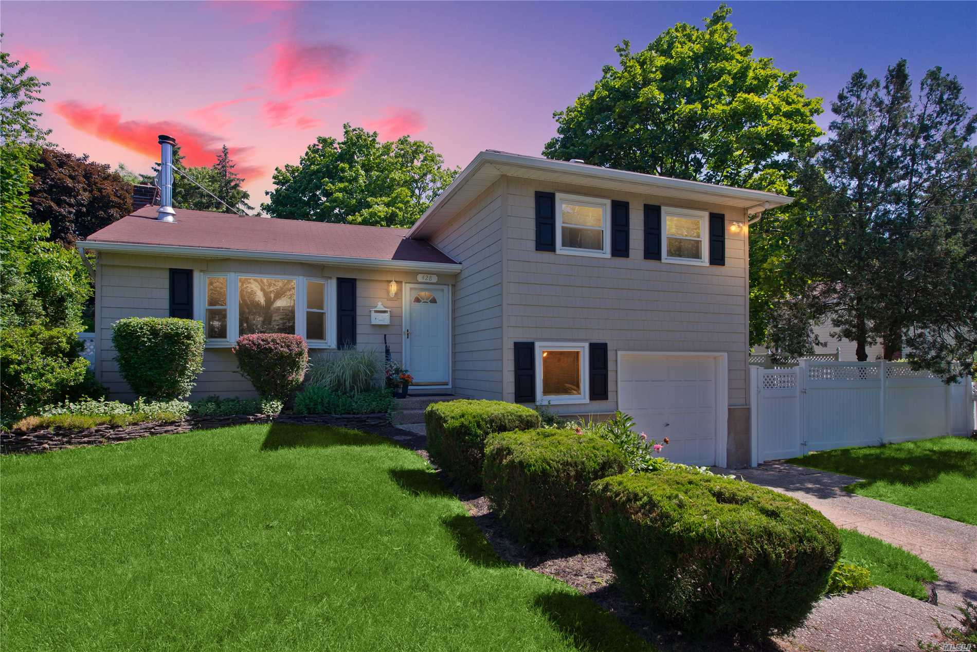 #1 photo, 428 Atlantic Street, מחוז סאפוק East Northport , NY 11731