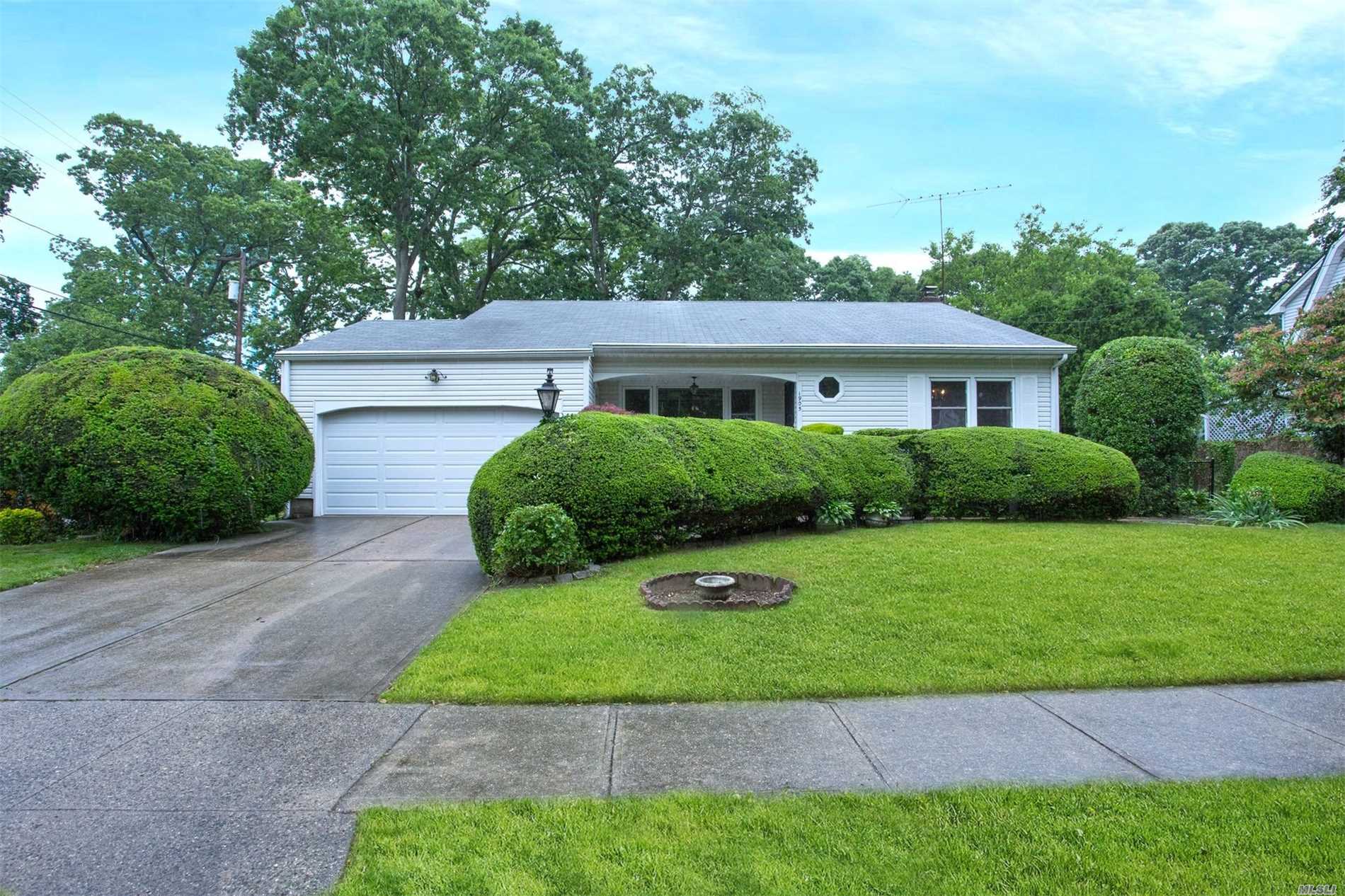 #1 photo, 1905 Miller Place, Merrick , NY 11566