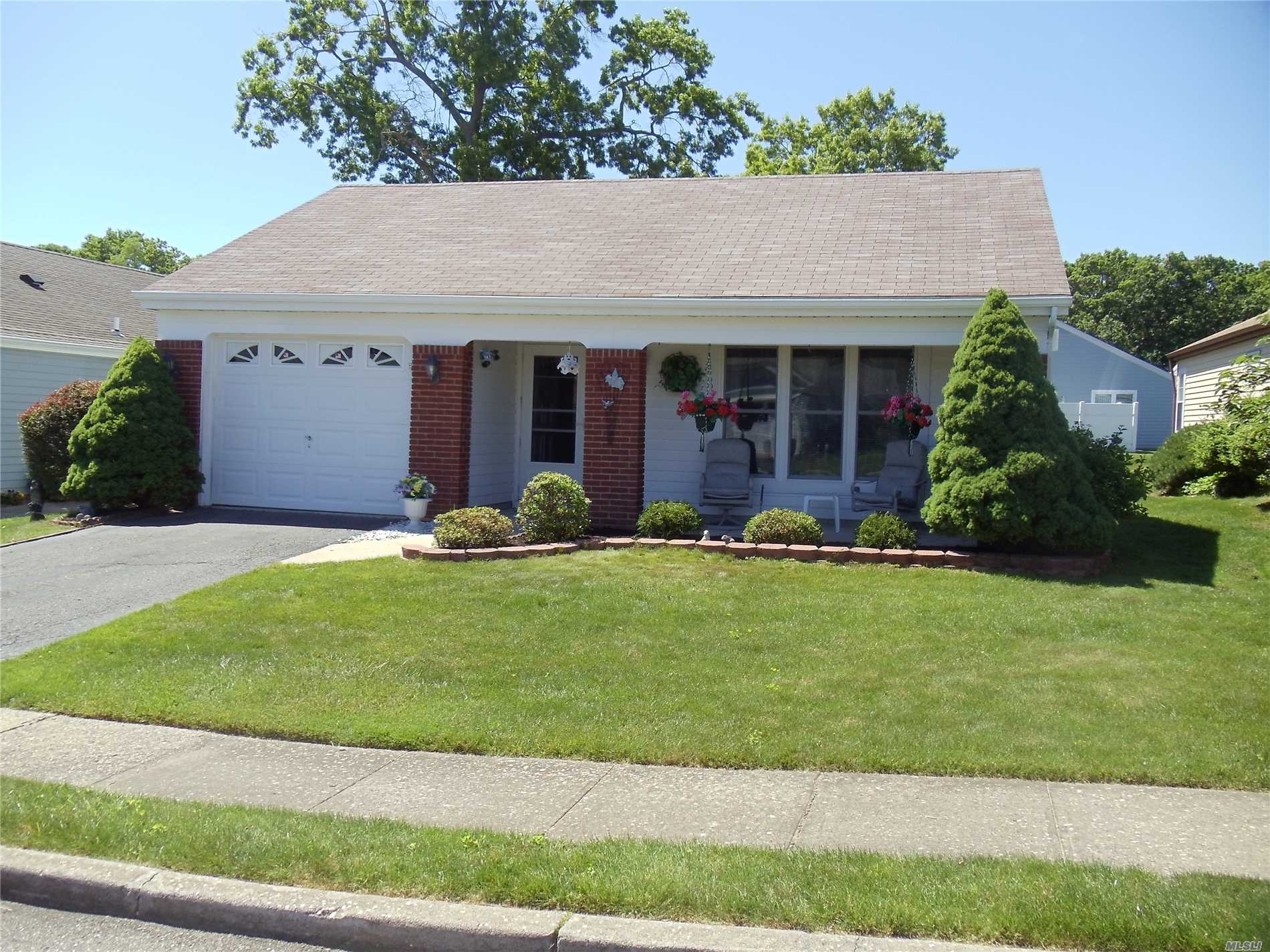 #1 photo, 489 Stratford Lane, 東長島 Ridge , NY 11961