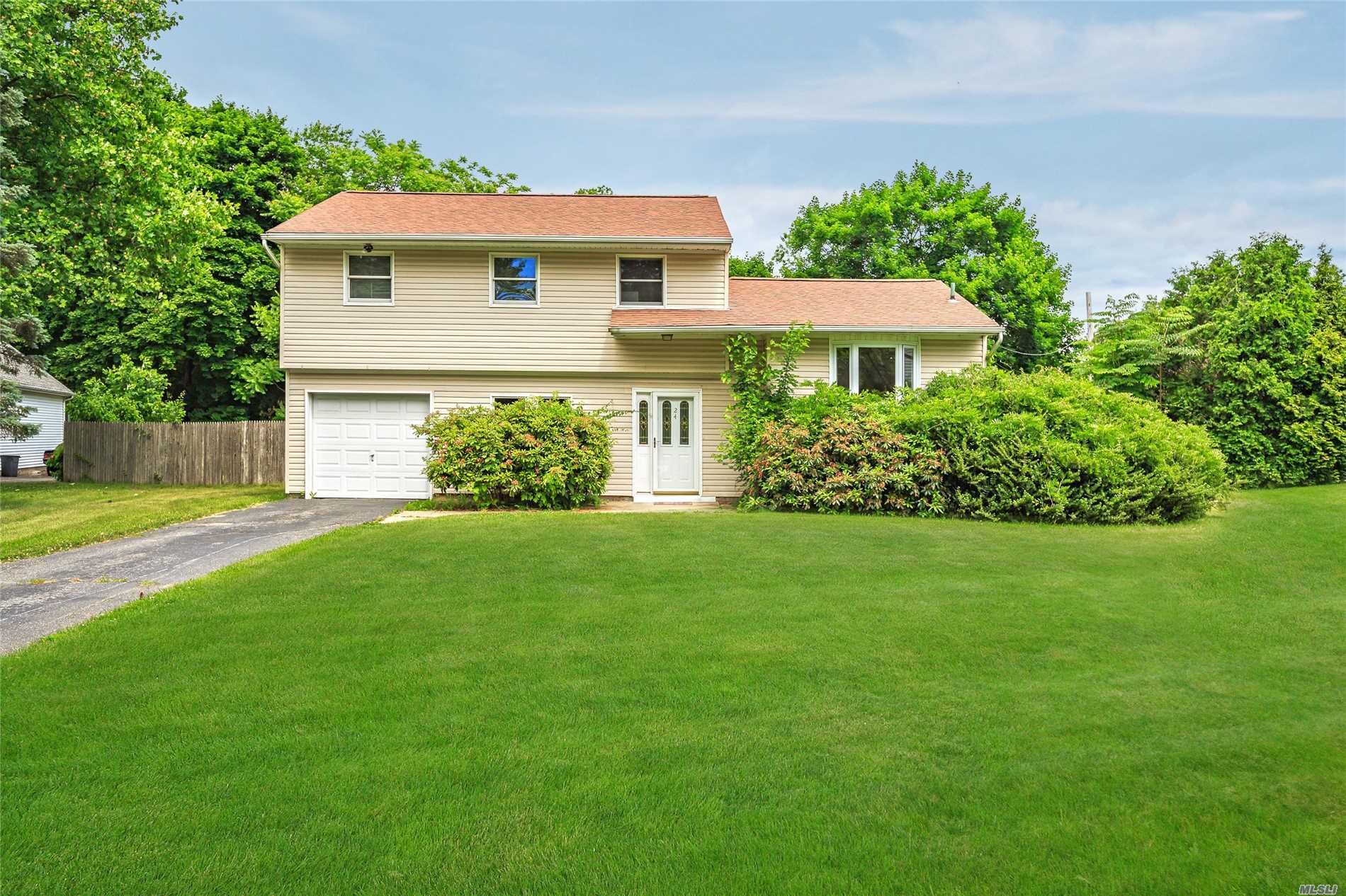 #1 photo, 24 Jordan Court, מחוז סאפוק Dix Hills , NY 11746