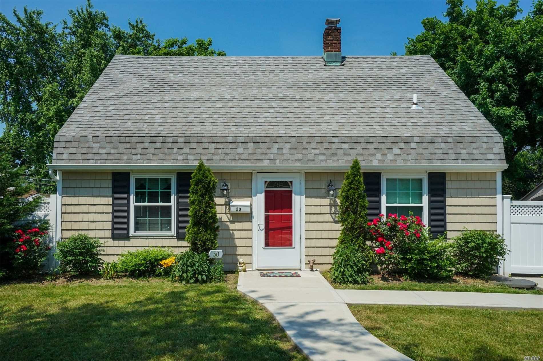 #1 photo, 50 Farm Lane, ناسو Levittown , NY 11756