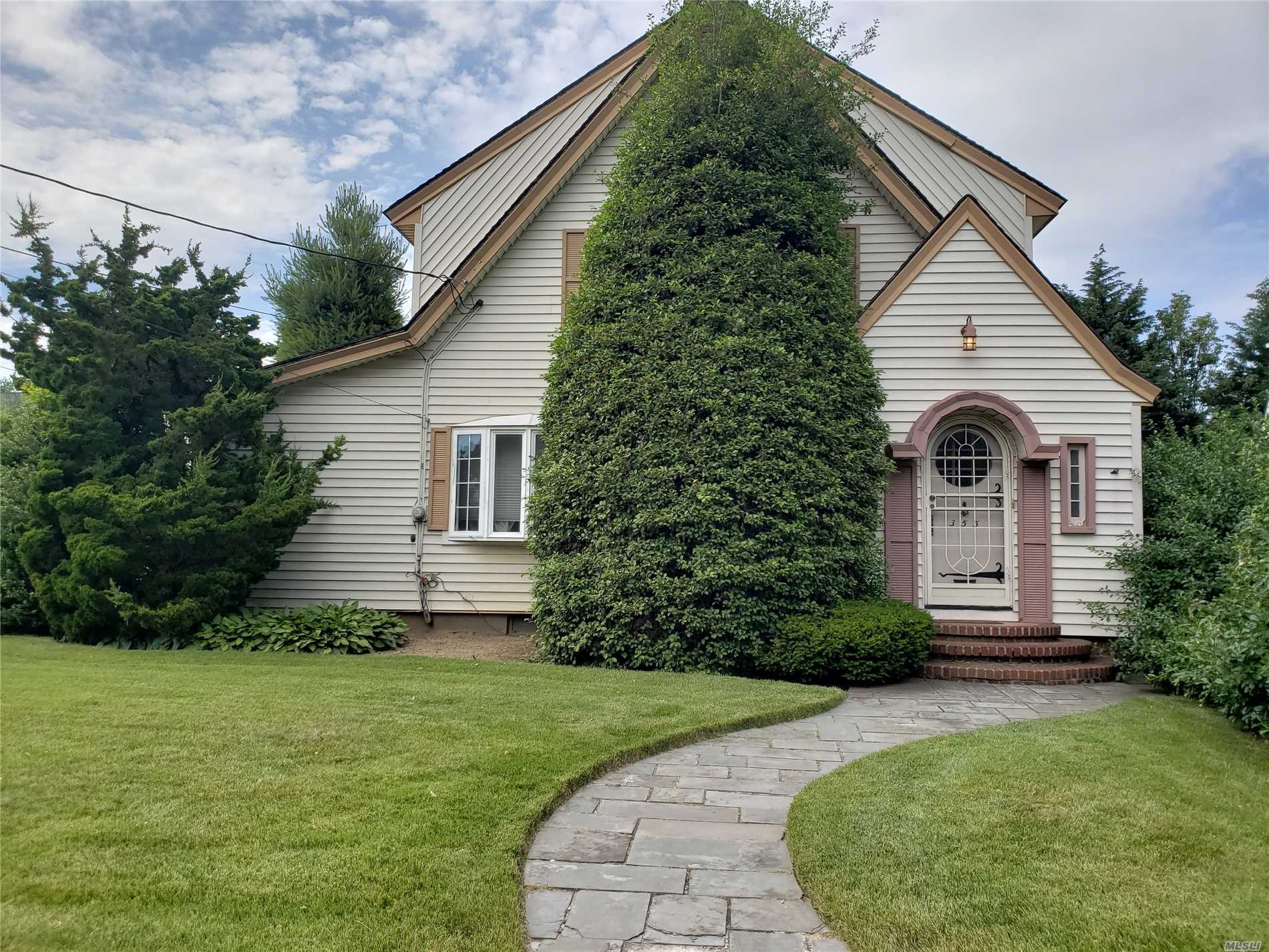 #1 photo, 355 Raymond Street, 长岛 Rockville Centre , NY 11570