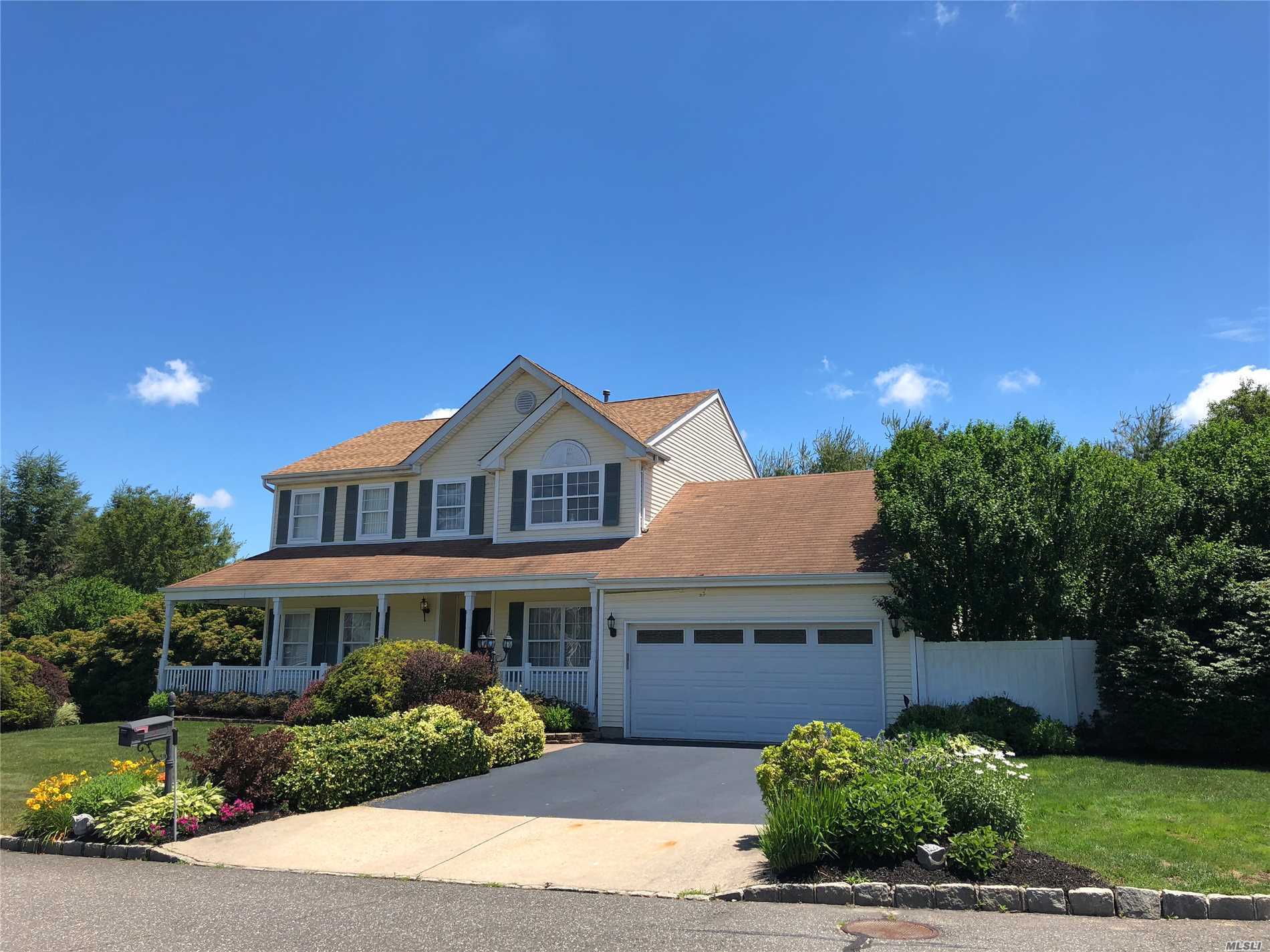 #1 photo, 3 Foxglove Court, מחוז סאפוק Holtsville , NY 11742