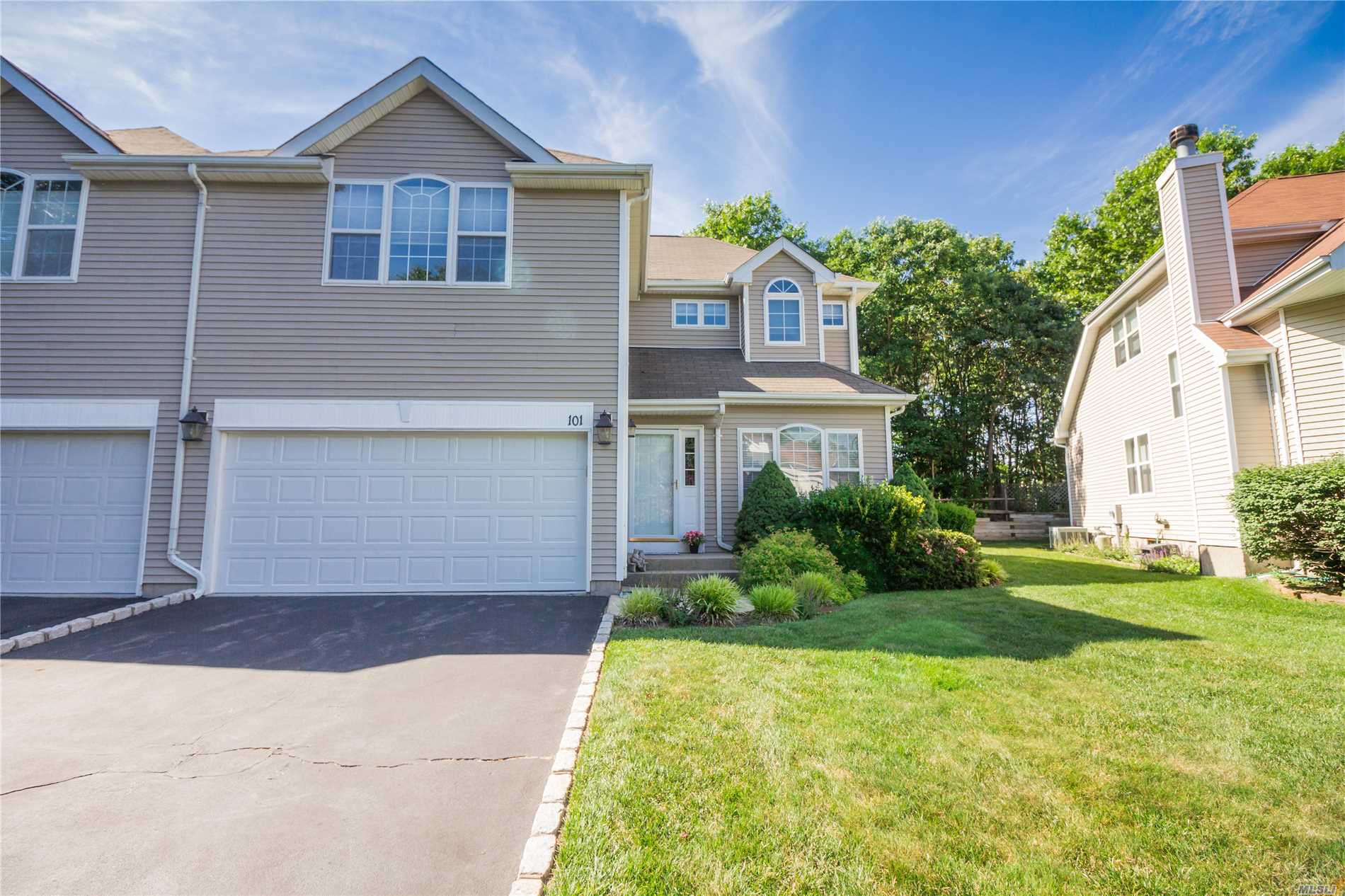 #1 photo, 101 Sunflower Ridge Road, 東長島 South Setauket , NY 11720