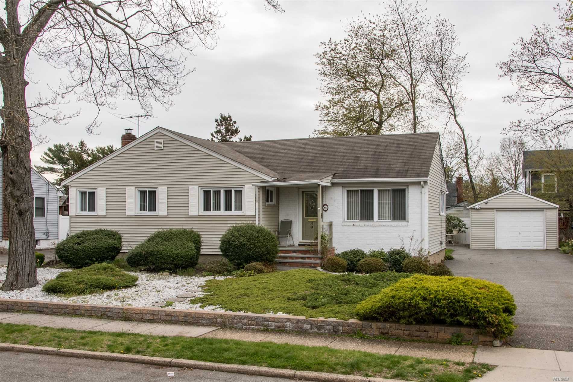 #1 photo, 39 Cambria Road, ناسو Syosset , NY 11791