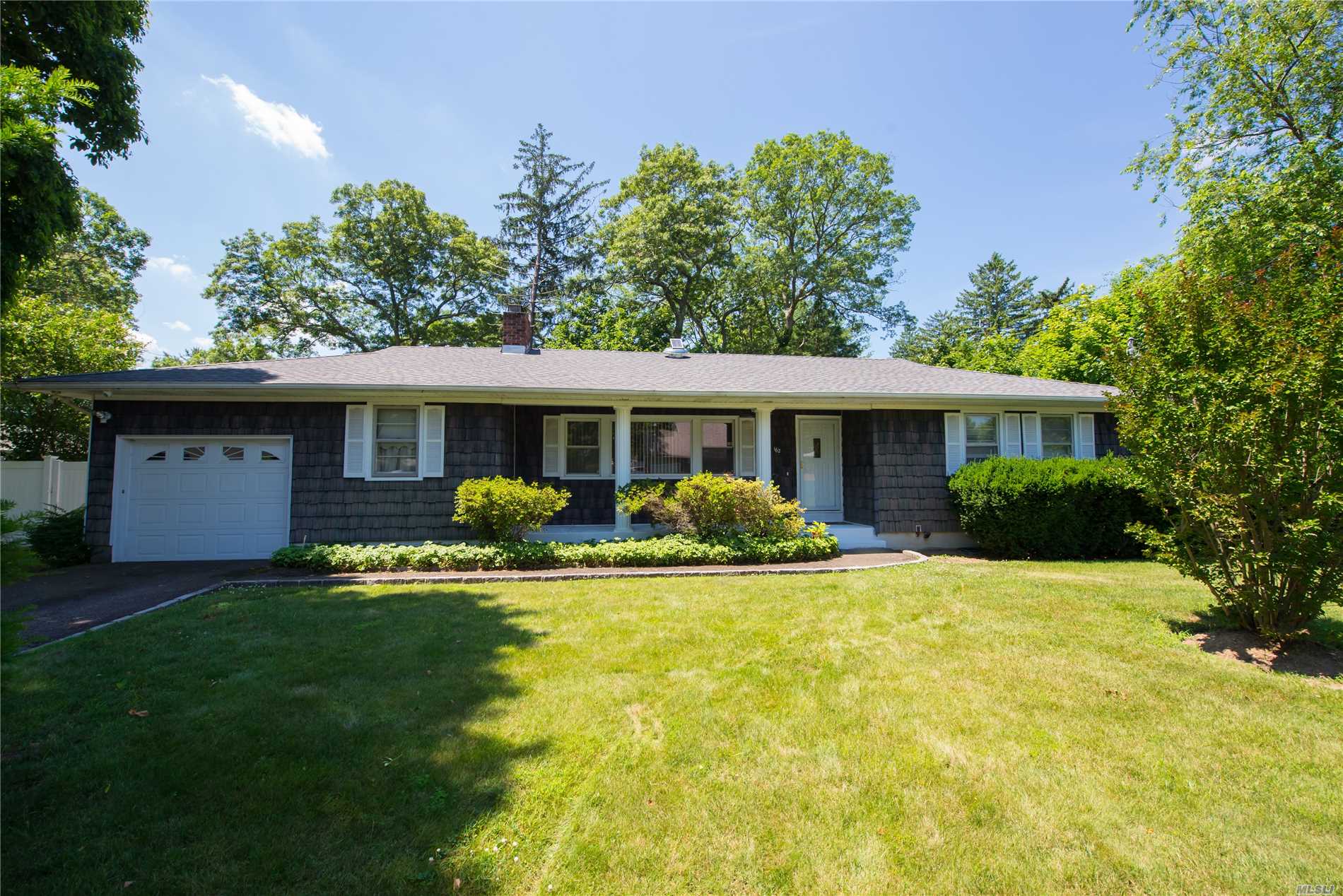 #1 photo, 162 Albany Avenue, West Babylon , NY 11704