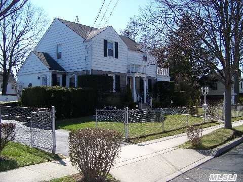 #1 photo, 95 W Raymond Ave, ناسو Roosevelt , NY 11575