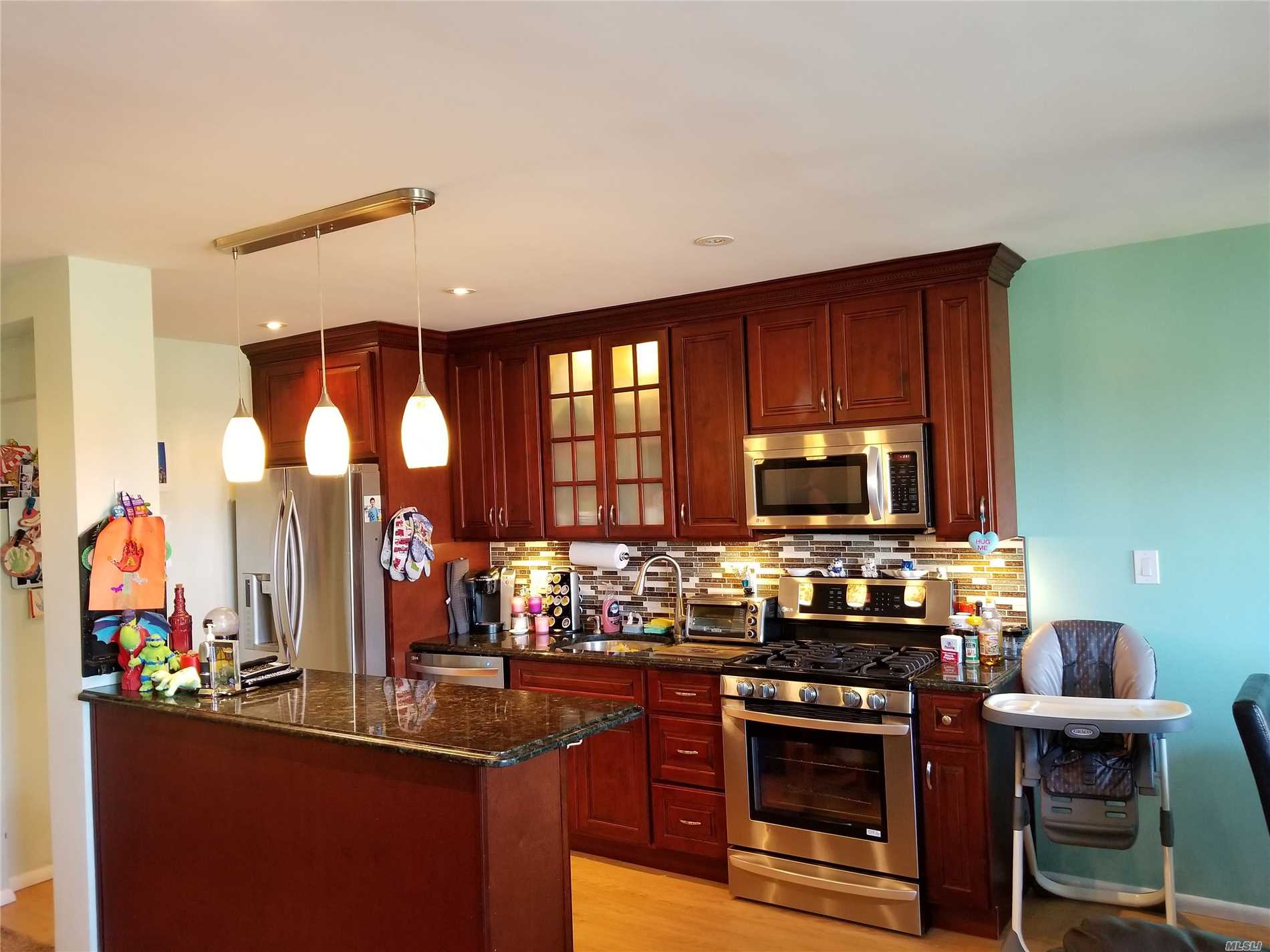 #1 photo, 84-39 153rd Avenue, 皇后區 霍華德灘 Howard Beach , NY 11414