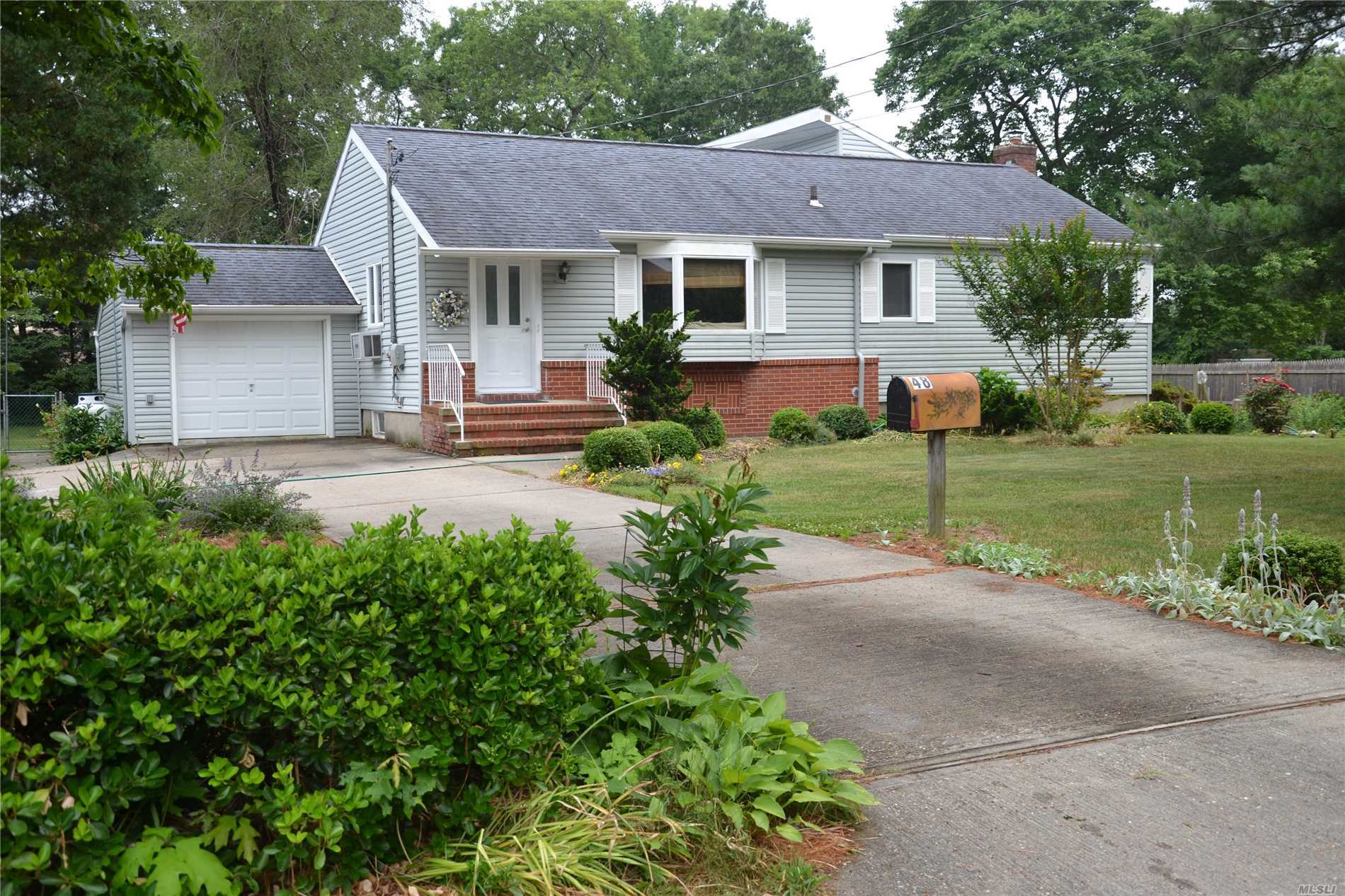 #1 photo, 48 Higgins Street, 롱 아일랜드 N. Babylon , NY 11703