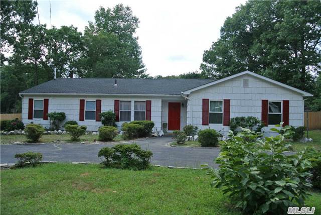 #1 photo, 118 Midwood Avenue, سوفولك Nesconset , NY 11767