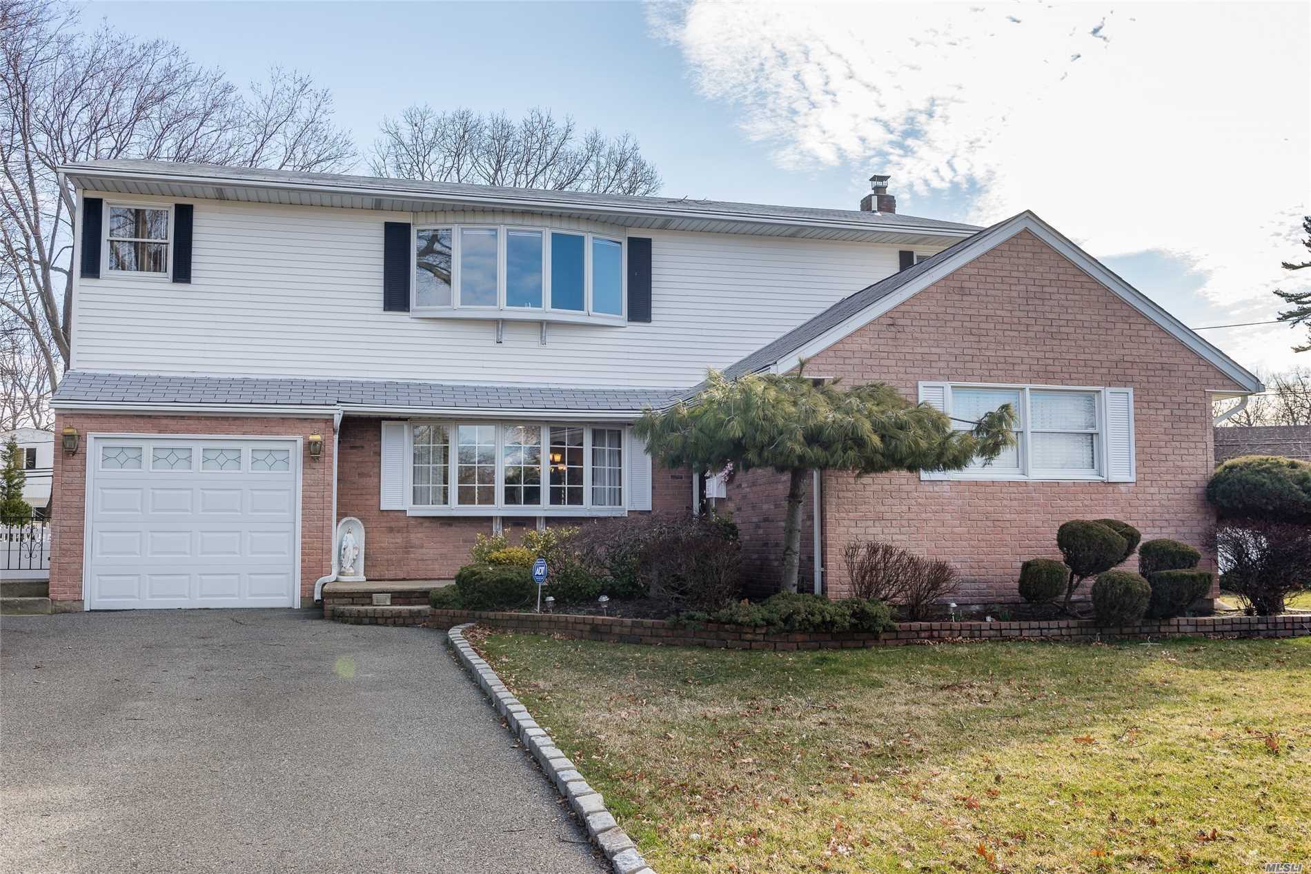 #1 photo, 997 Huckleberry Road, नासाउ काउंटी N. Bellmore , NY 11710