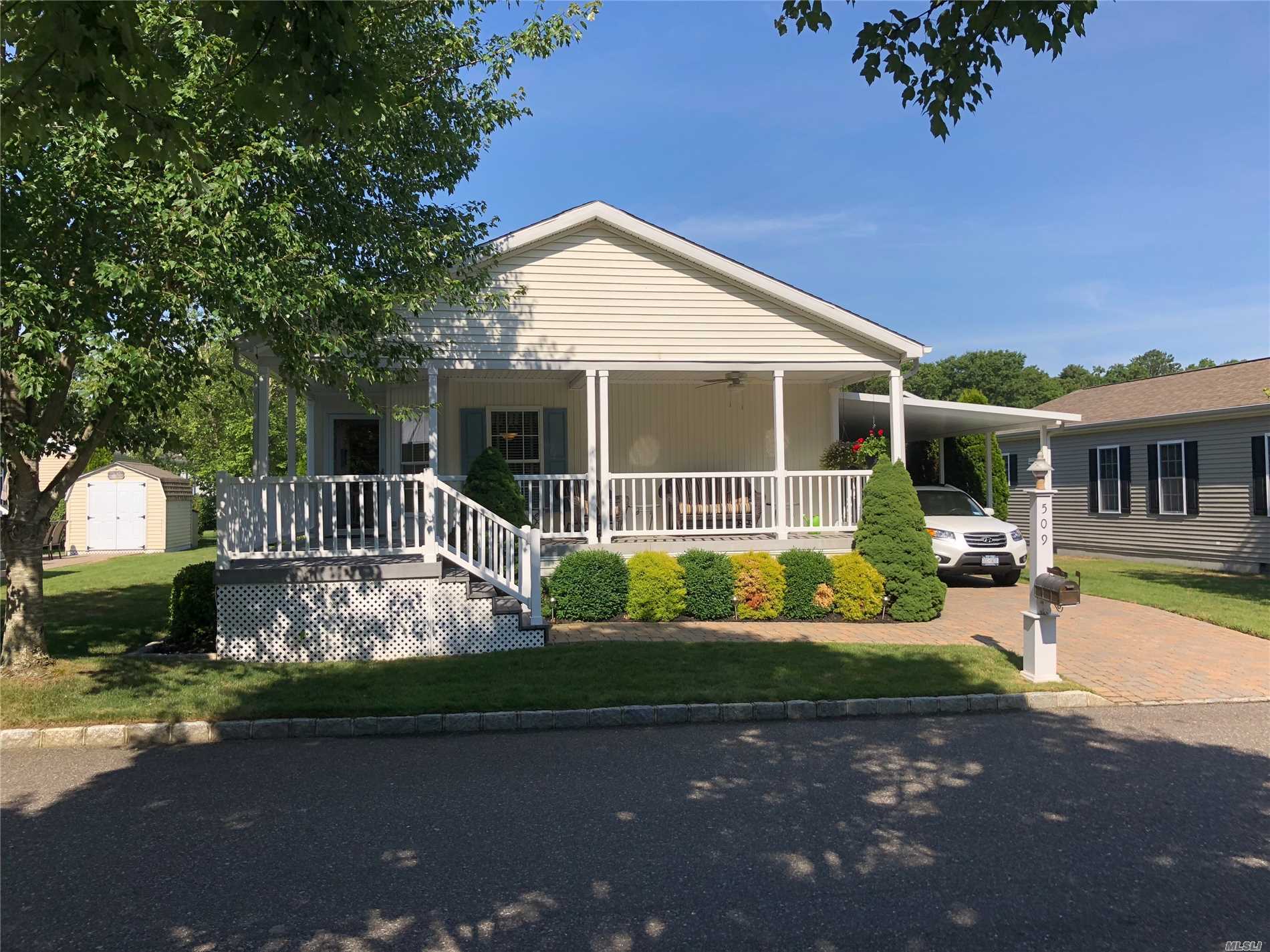 #1 photo, 1661-509 Old Country Road, Riverhead , NY 11901