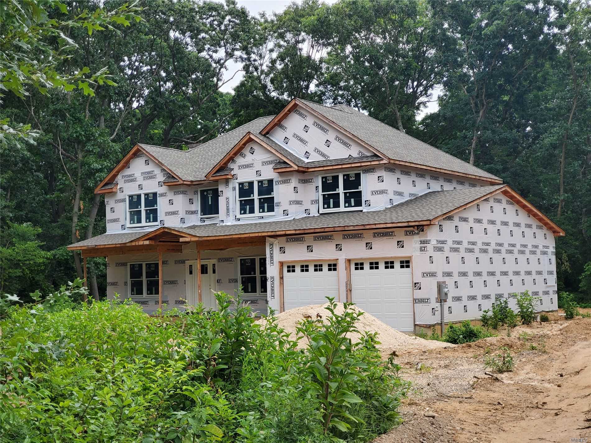 #1 photo, 260 Clay Pitts Road, سوفولك East Northport , NY 11731