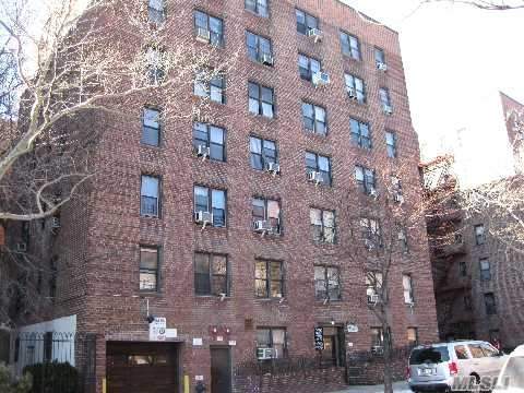 #1 photo, 84-25 Elmhurst Ave, クイーンズ区 Elmhurst , NY 11373