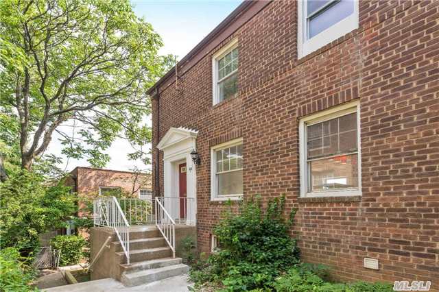 #1 photo, 147-22 Village Road, কুইন্‌স Briarwood , NY 11435