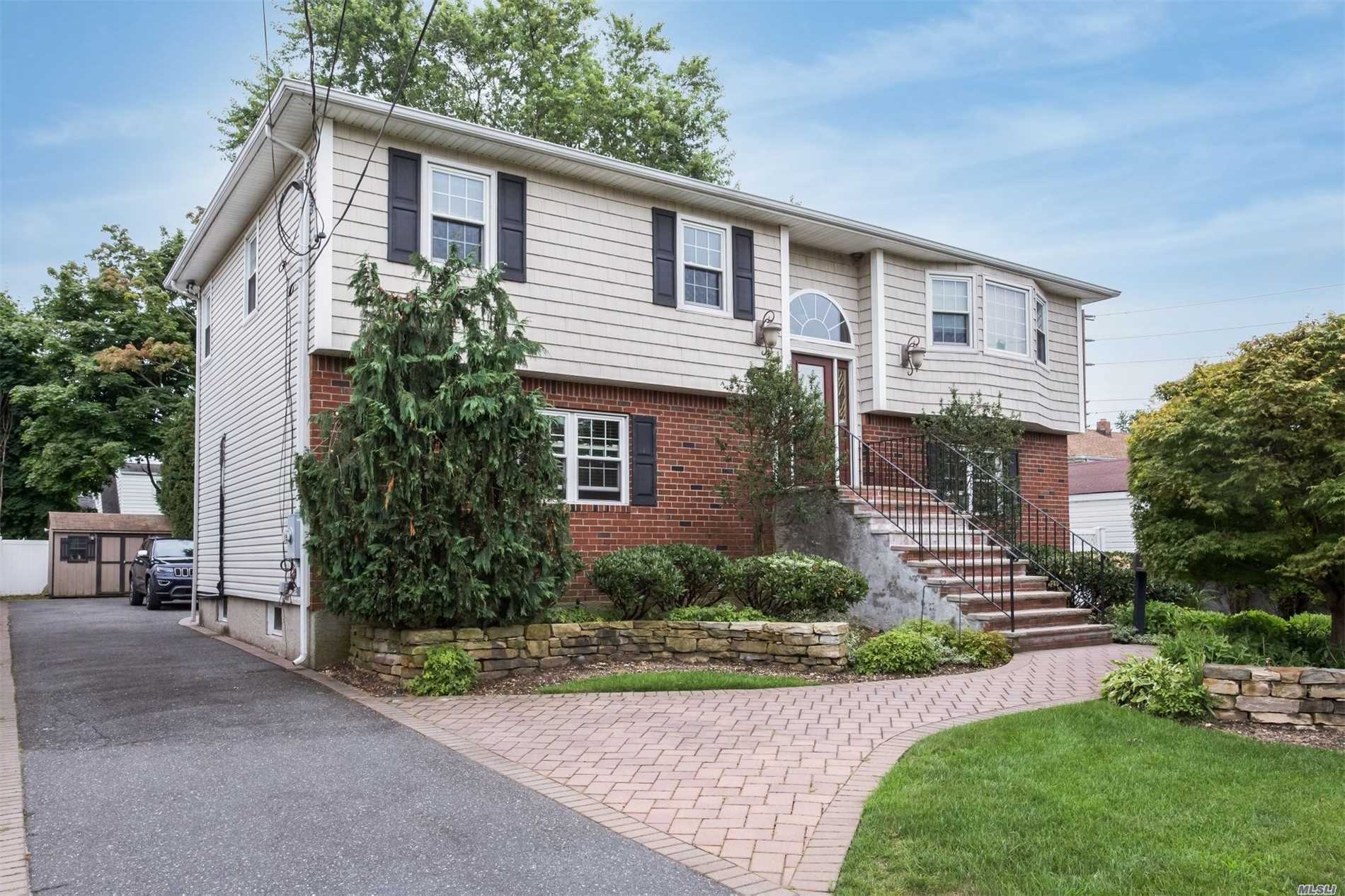 #1 photo, 2486 Inglewood Street, ナッソー郡 East Meadow , NY 11554