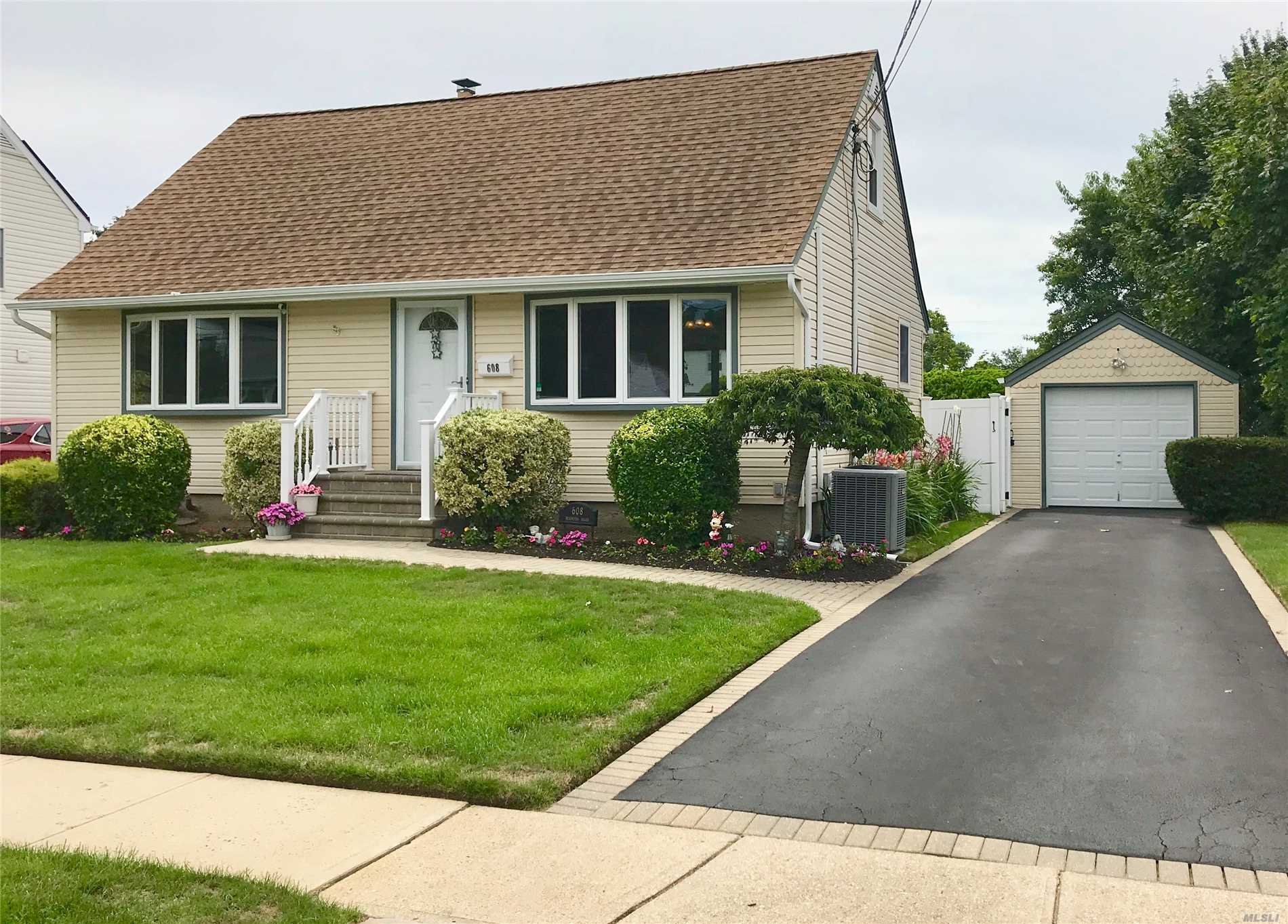 #1 photo, 608 Bermuda Road, West Babylon , NY 11704