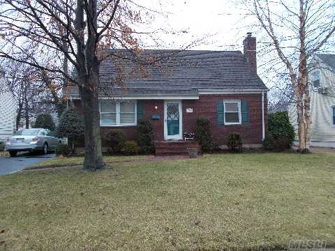 #1 photo, 34 Wellington Road, ナッソー郡 North Merrick , NY 11566